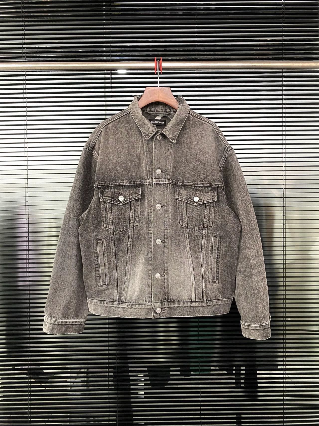 Balenciaga Balenciaga denim jacket with black distressed back and letter printed logo Size US M / EU 48-50 / 2 - 1 Thumbnail
