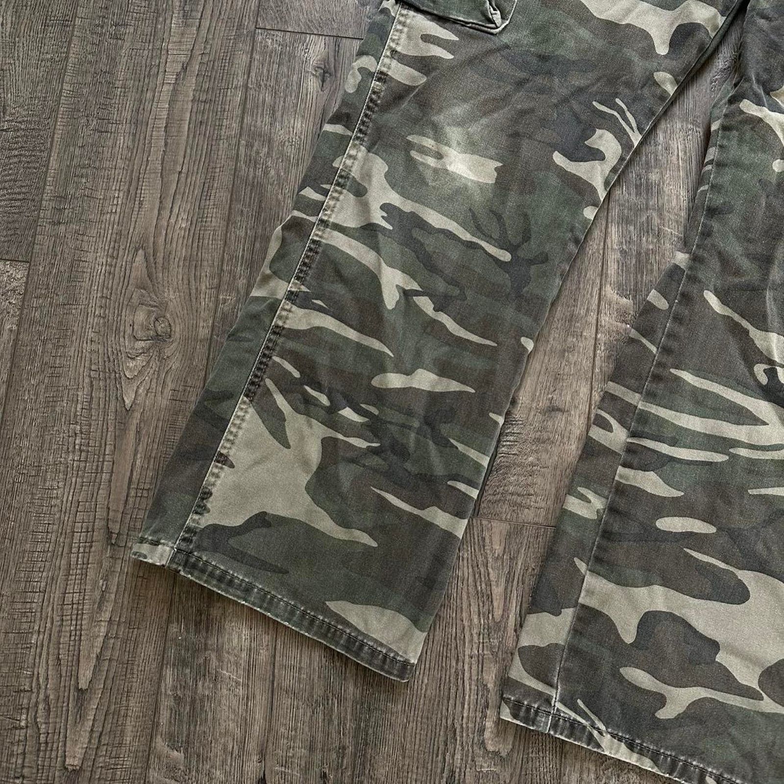 Vintage Vintage 00s Baggy Woodland Camo Wrangler Faded Cargo Pants Size US 36 / EU 52 - 5 Thumbnail