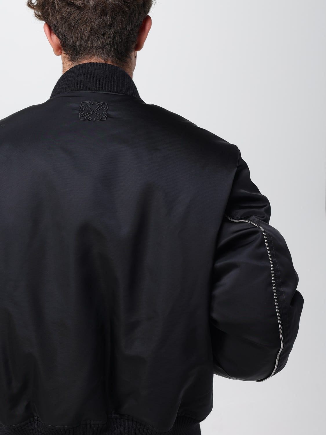 Off-White o1y0225 Bomber Jacket in Black Size US S / EU 44-46 / 1 - 3 Thumbnail
