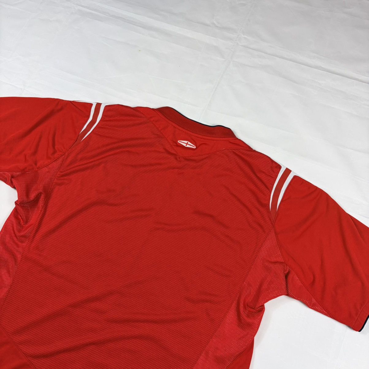 Umbro 2004-05 Umbro England Away Jersey Red Vintage M Size US M / EU 48-50 / 2 - 13 Thumbnail