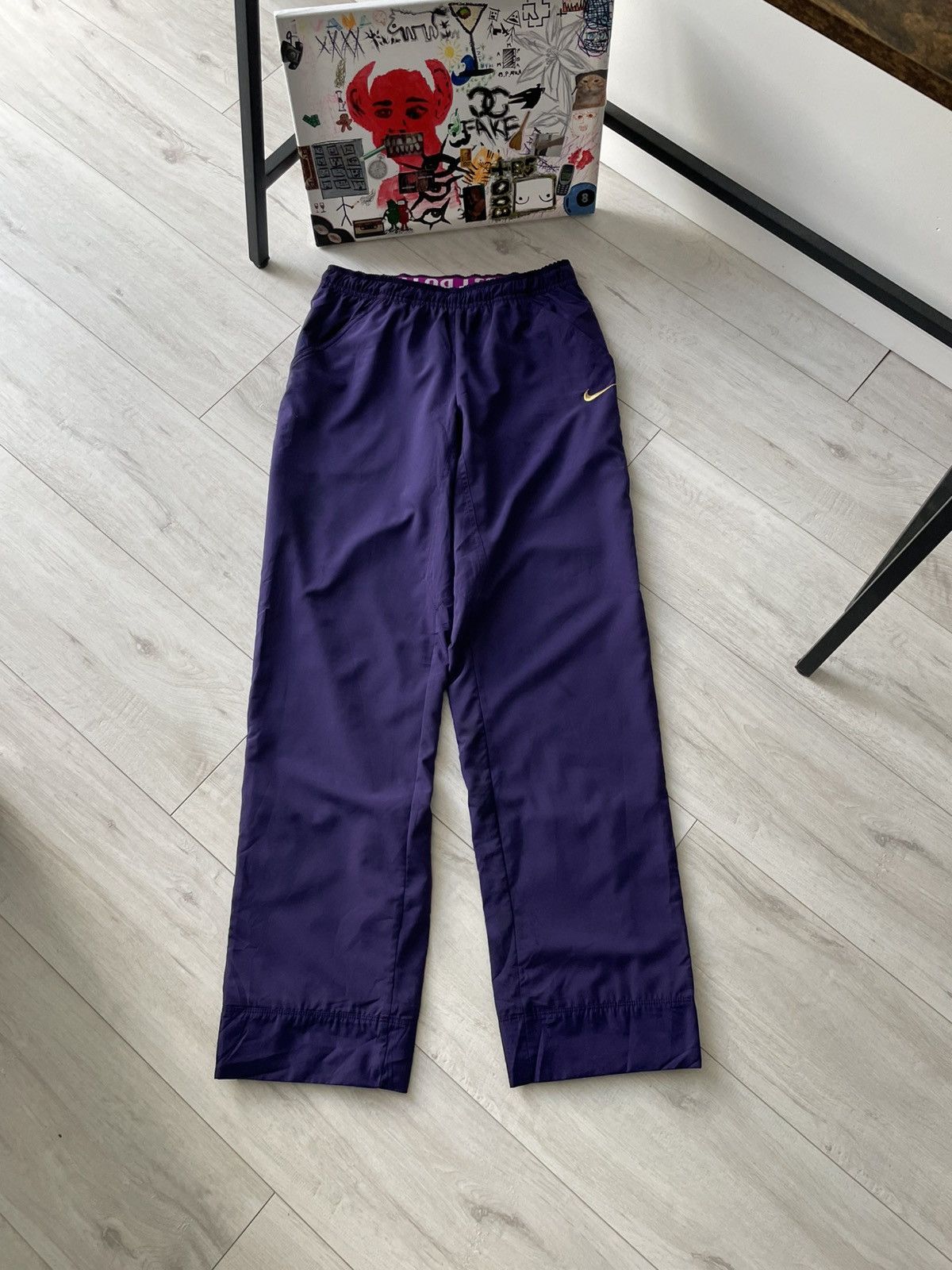 Nike Vintage Nike Y2K Nylon Sweatpants Baggy Gold Swoosh Size 26" / US 2 / IT 38 - 2 Thumbnail