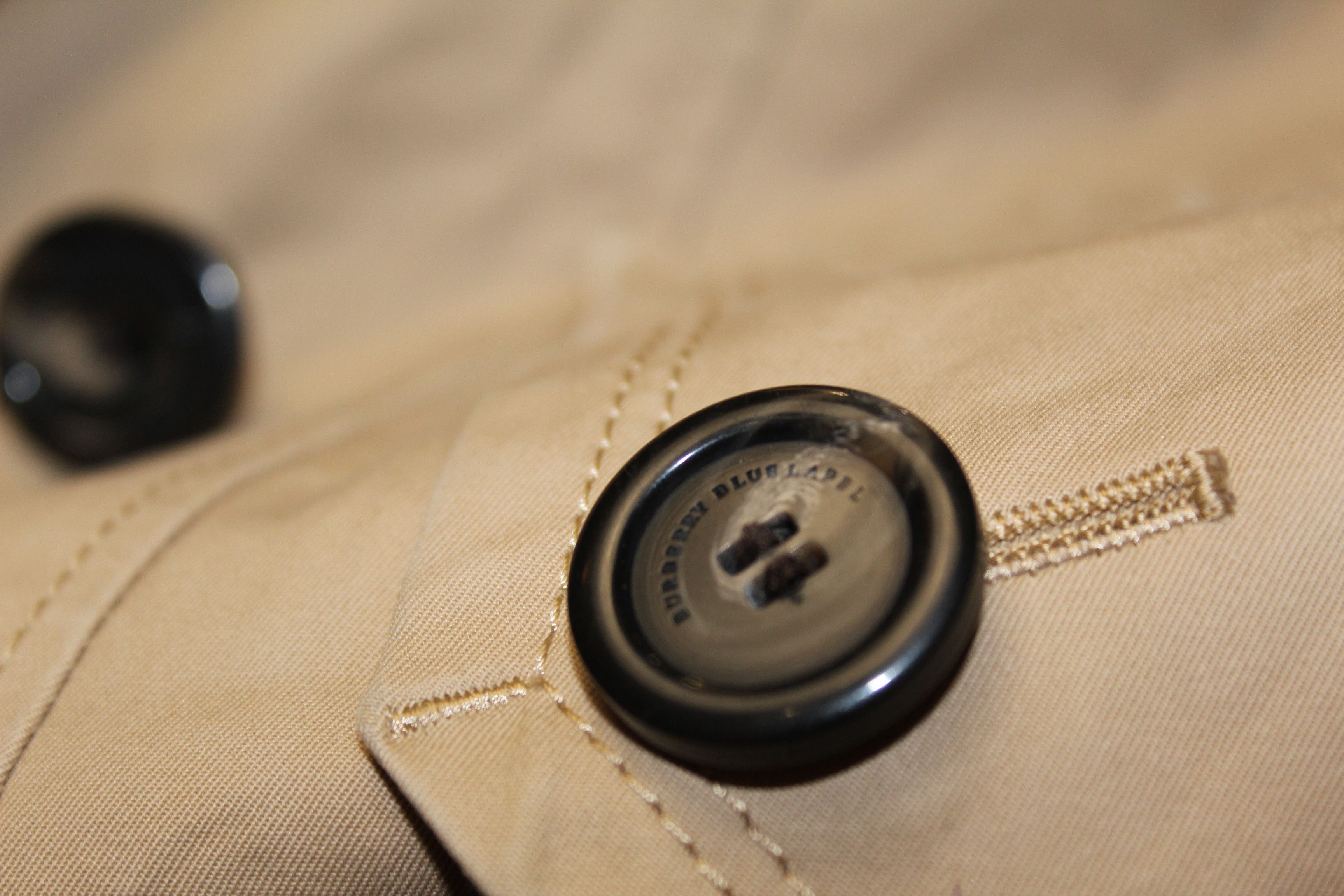 Burberry WOMEN'S BURBERRY Vintage Trench Coat Size M/L Size S / US 4 / IT 40 - 9 Thumbnail