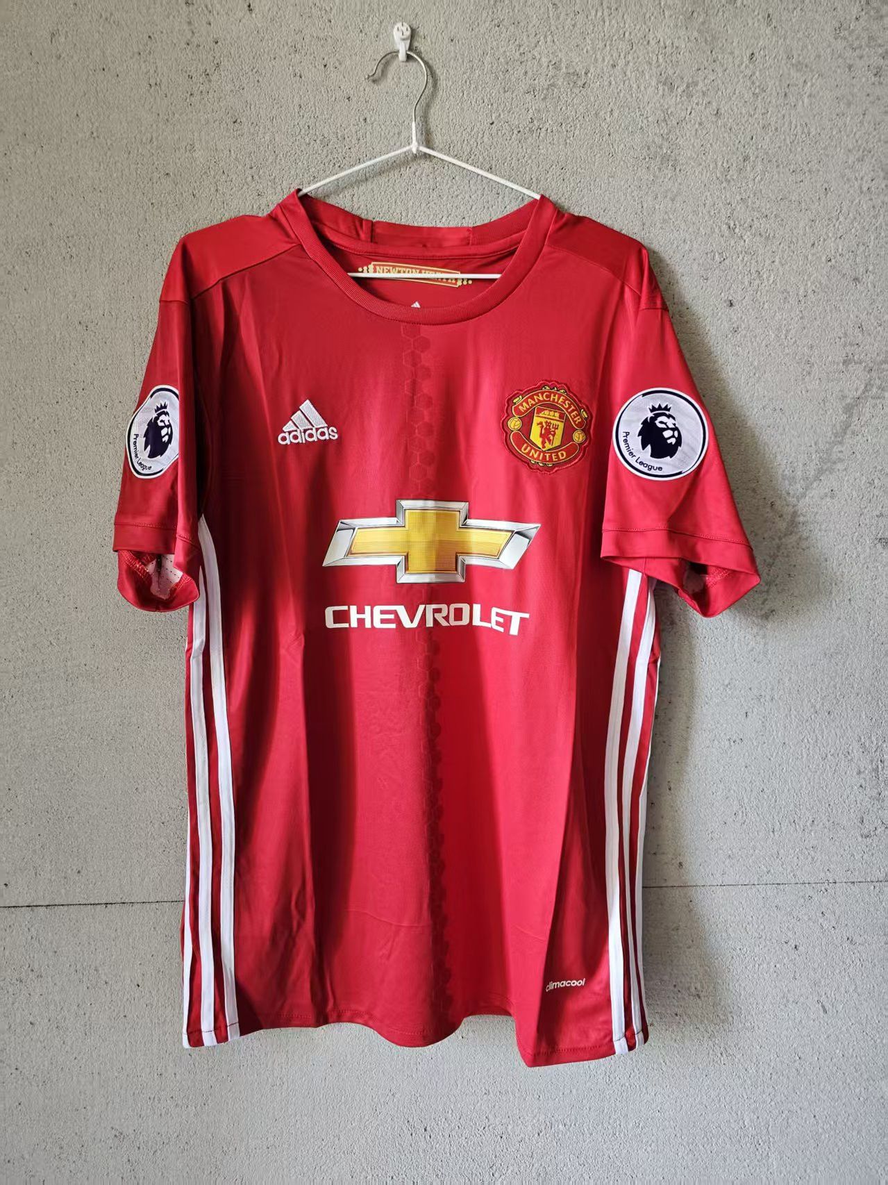 Other 2017 2018 MUFC #6 Paul Pogba Jersey Size US S / EU 44-46 / 1 - 2 Thumbnail