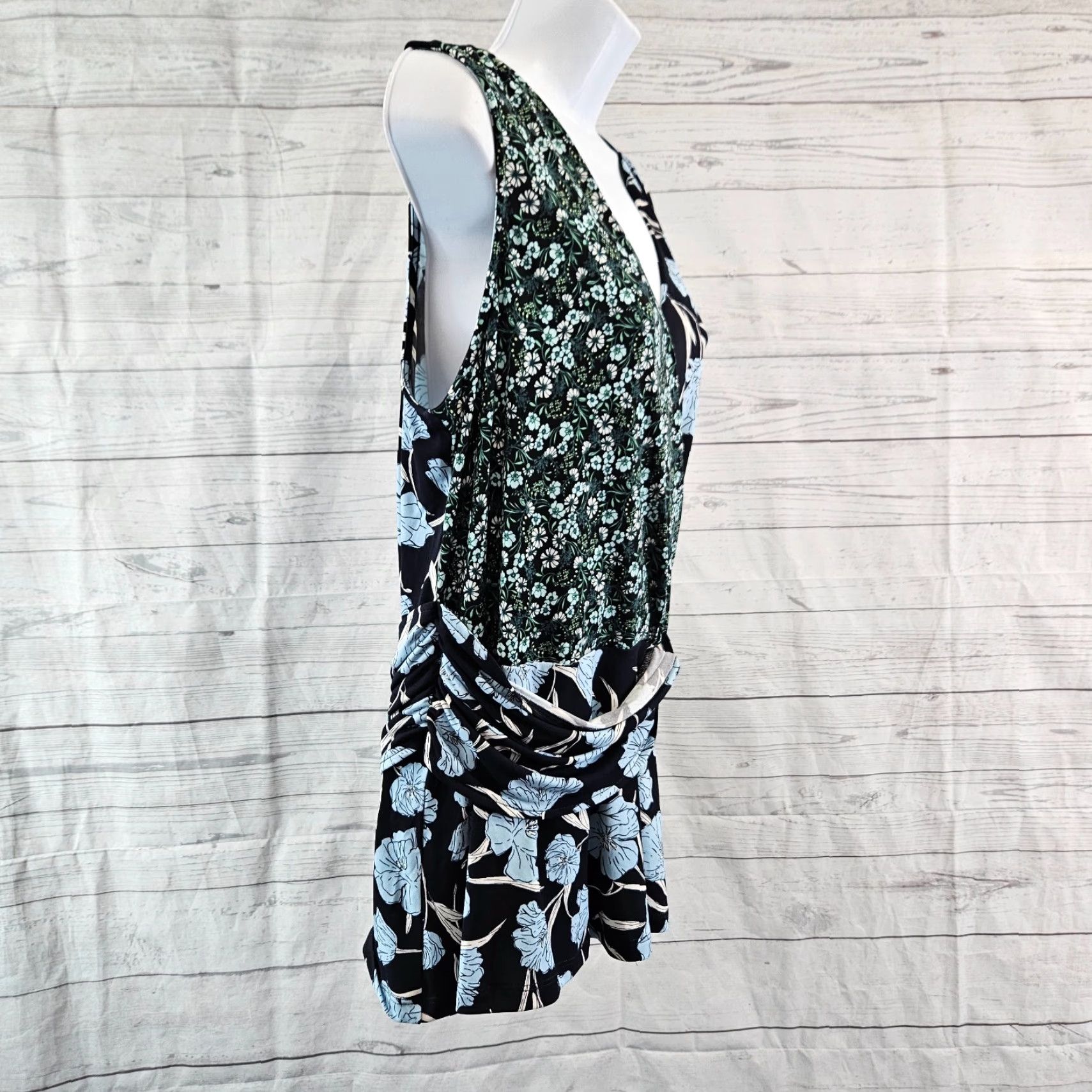 Jason Wu VINTAGE? No. J Jason Wu Womens Top Sz Large Blue Green Floral Sleeveless V-Neck Blouse Womens L Blue Floral V-Neck Shirt Size L / US 10 / IT 46 - 3 Thumbnail