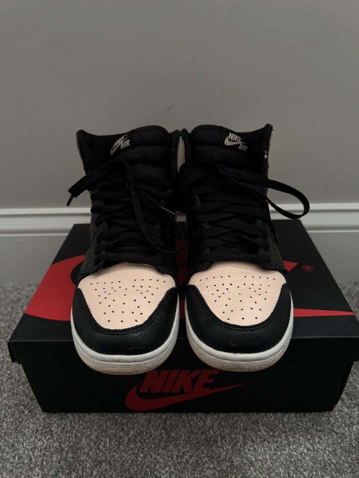 Jordan Brand × Nike Nike Air Jordan 1 Retro High OG GS Crimson Tint Size US 6.5 / EU 39-40 - 2 Thumbnail