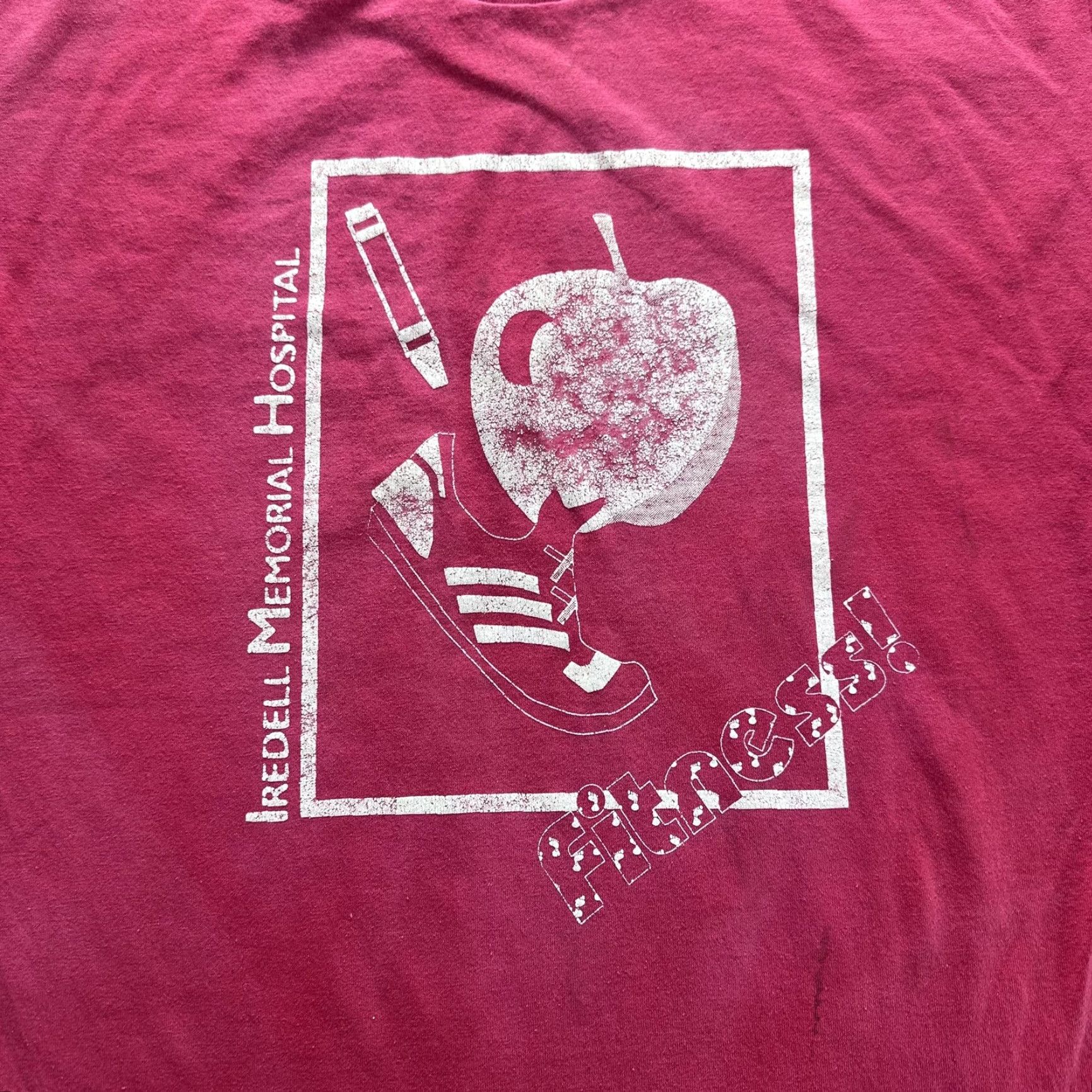 Hanes VINTAGE Hanes T-Shirt Mens Large Red Iredell Memorial Hospital Fitness Walking Club Graphic Print Crew Neck Short Sleeve 50/50 USA 80s Size US L / EU 52-54 / 3 - 2 Thumbnail