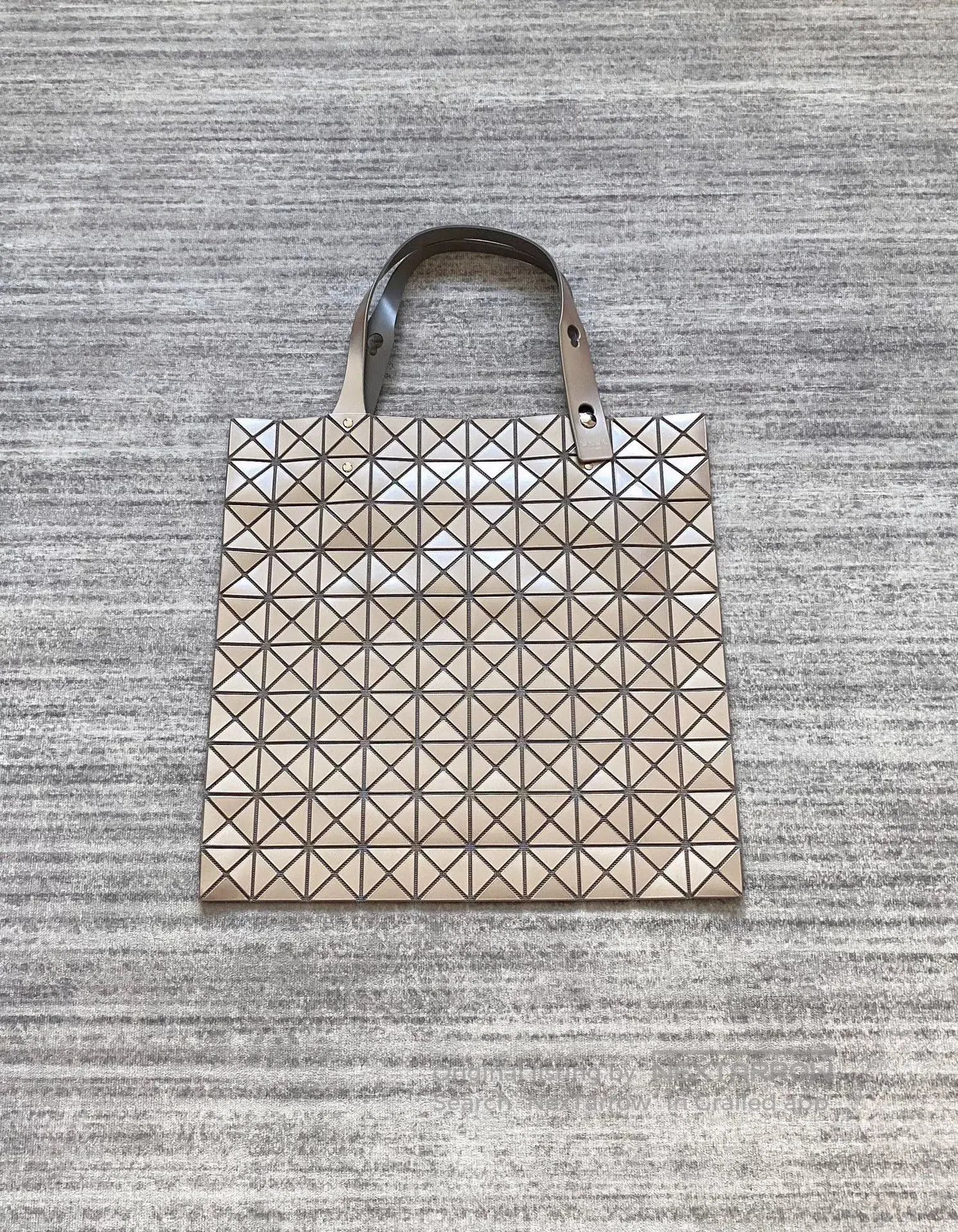 Issey Miyake Issey Miyake Metallic Gray Tote Bag. Size ONE SIZE - 1 Thumbnail