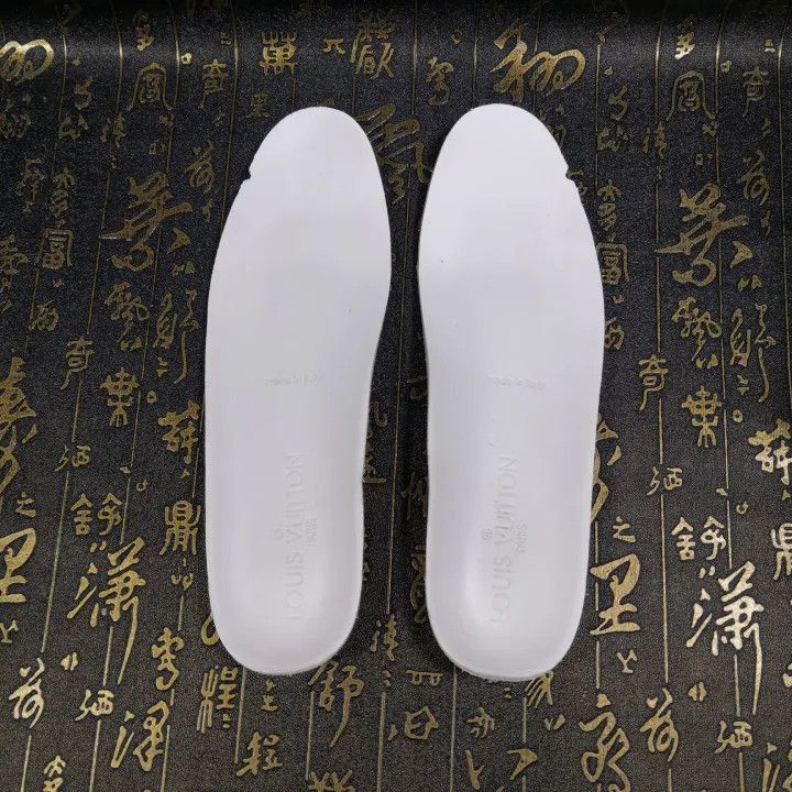 Louis Vuitton Louis Vuitton White Logo Sneakers for Men and Women -2508 Size US 5 / EU 37 - 4 Thumbnail