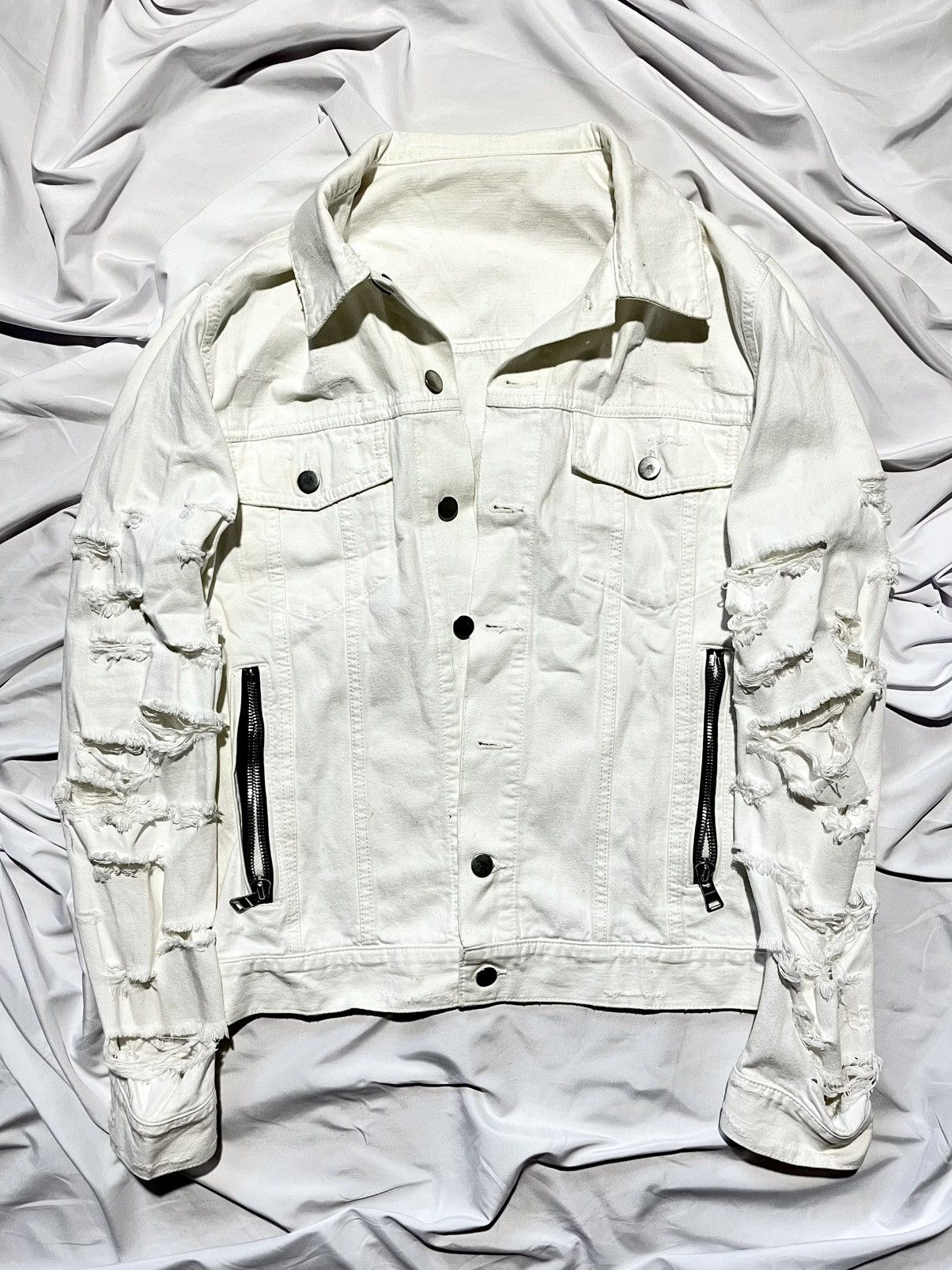 Balmain Balmain White Destroyed Distressed Denim Jacket Size US S / EU 44-46 / 1 - 3 Thumbnail