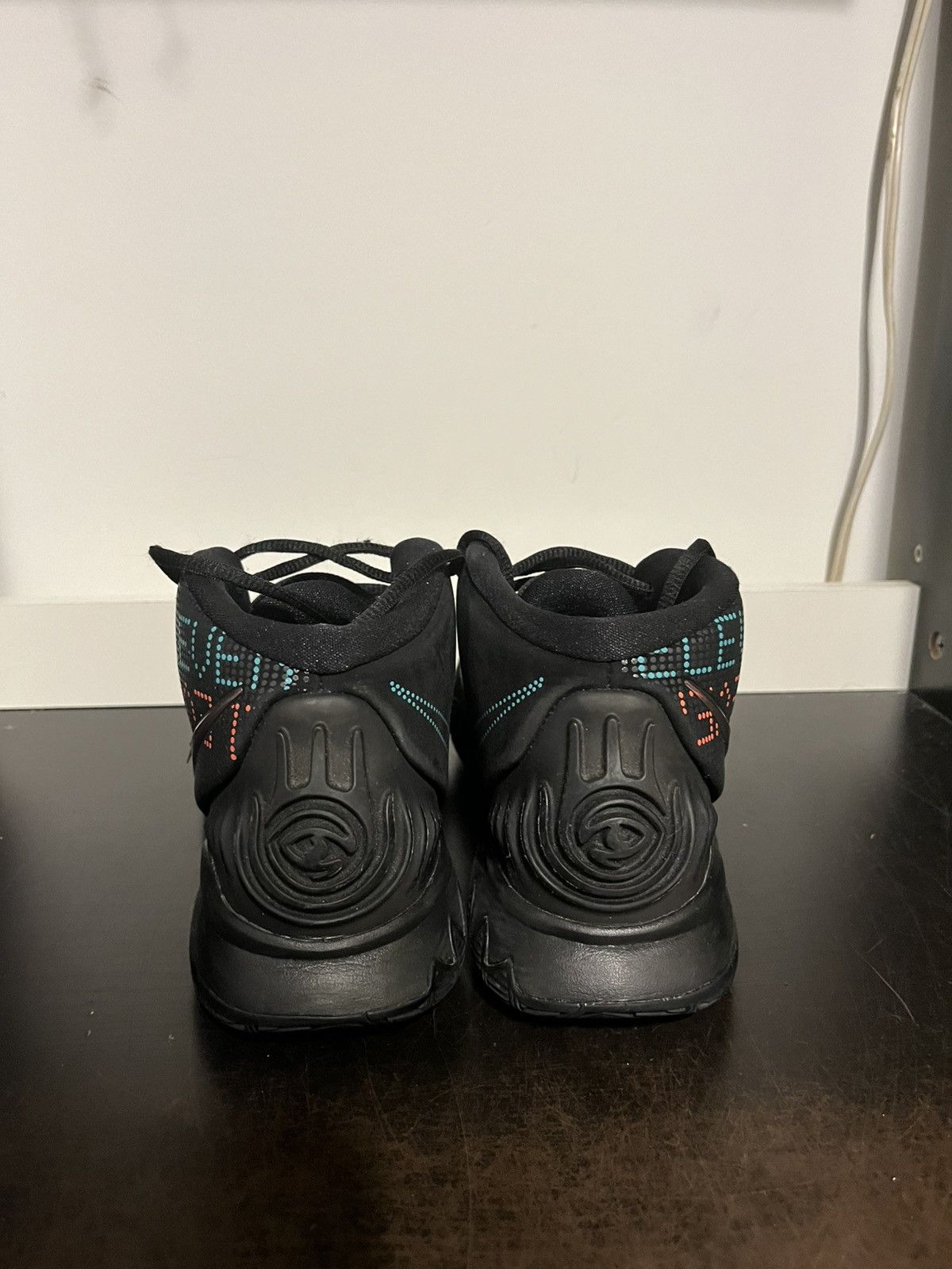 Nike Nike Kyrie 6 Shot Clock Men’s 9 BQ4630-006 Size US 9 / EU 42 - 6 Thumbnail