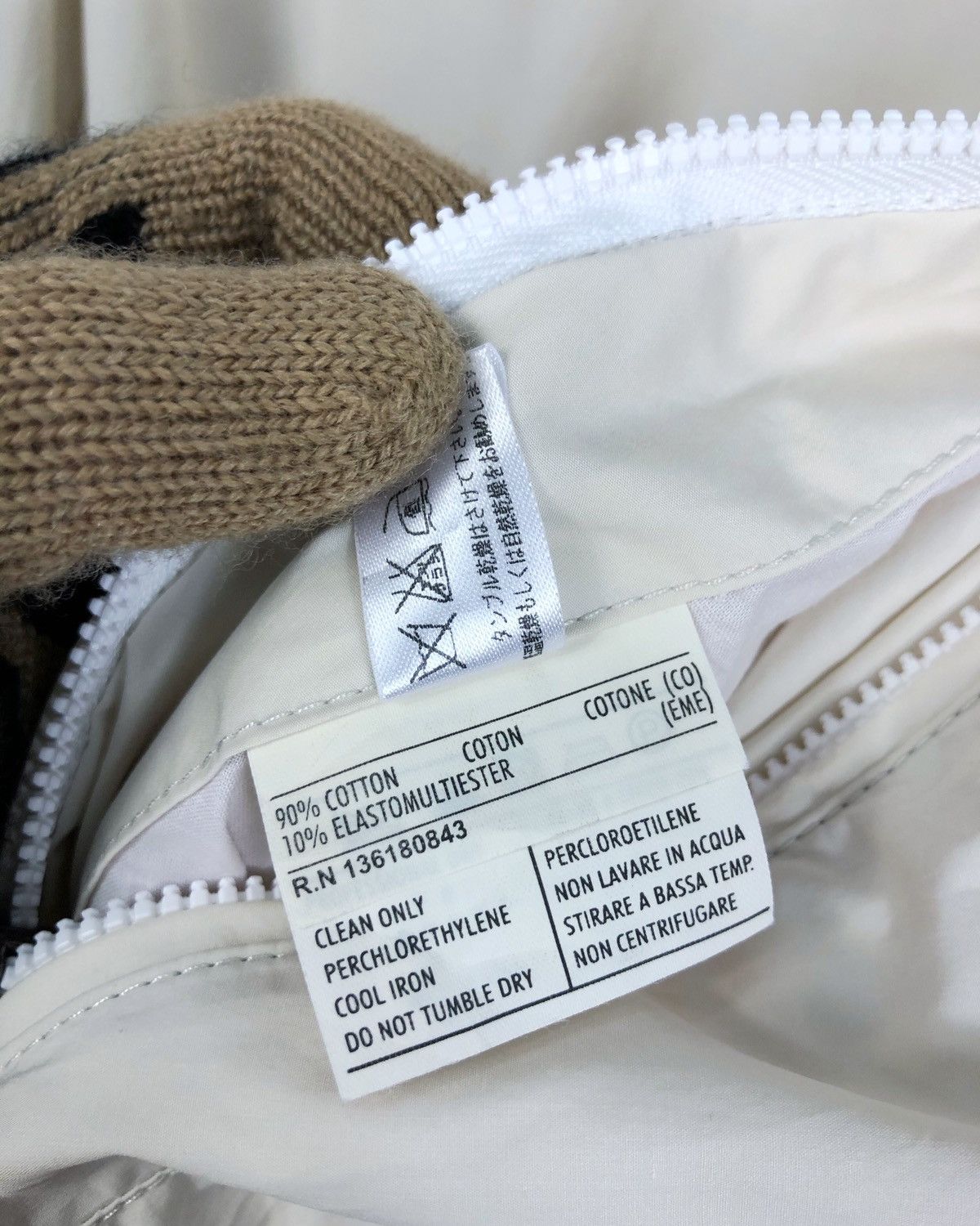 Salvatore Ferragamo Rare Salvatore Ferragamo Light Jacket Made in Italy Size US S / EU 44-46 / 1 - 14 Thumbnail