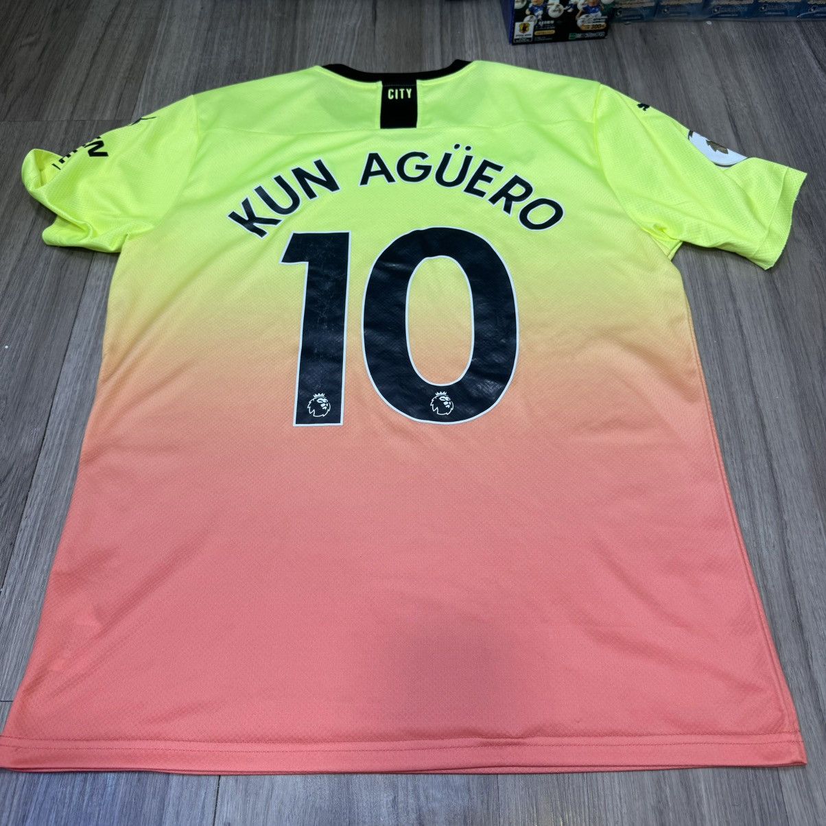 Puma Manchester City 19/20 away shirt #10 Kun aguero Size US L / EU 52-54 / 3 - 2 Thumbnail