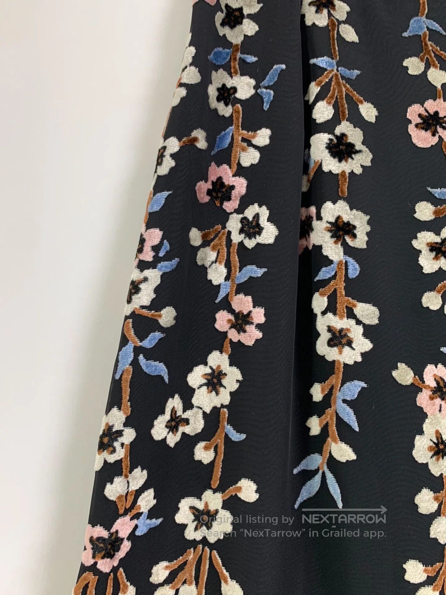 KEITAMARUYAMA Embroidered Floral Velvet Midi Skirt. Size 28" / US 6 / IT 42 - 6 Thumbnail