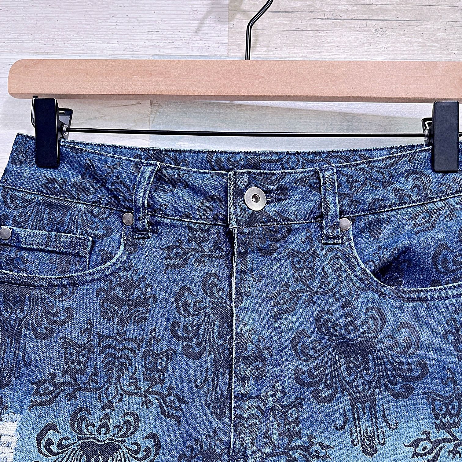 Disney DISNEY Haunted Mansion Midi Jean Shorts Womens Small Size 28" / US 6 / IT 42 - 3 Thumbnail