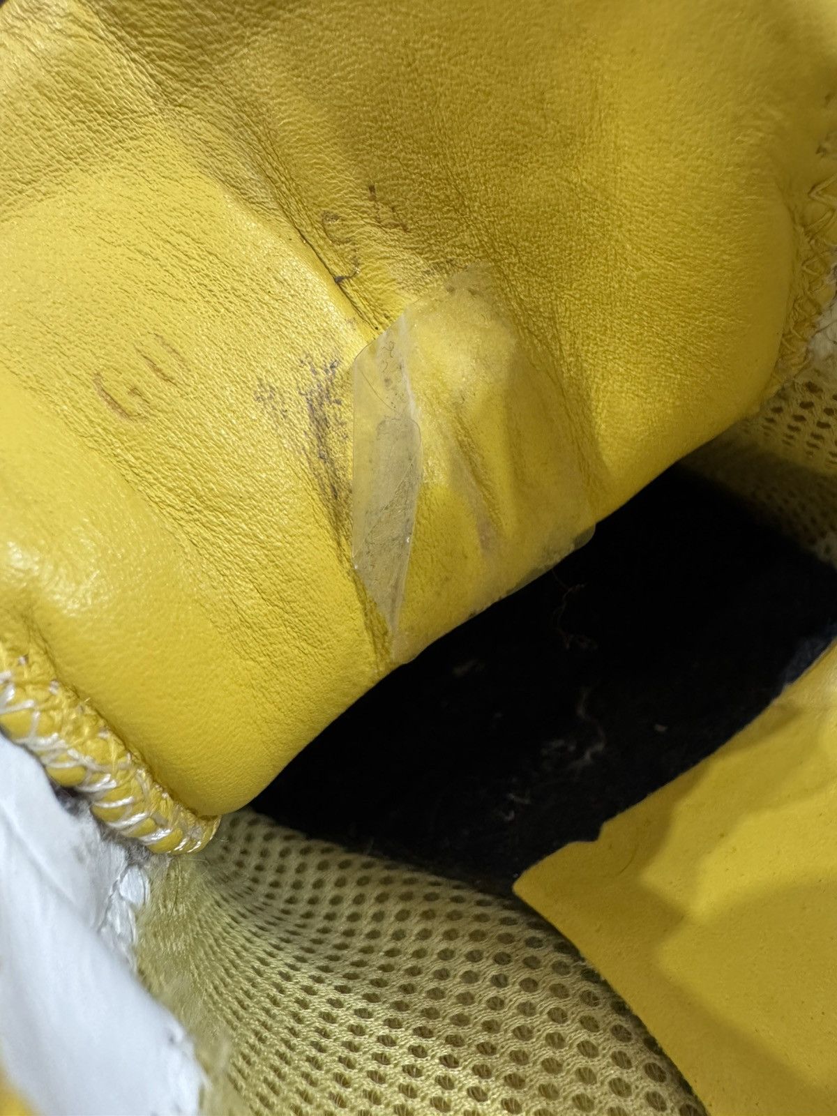 Louis Vuitton Louis Vuitton Run Away Leather White Yellow Sneakers size 6 Size US 6 / EU 39 - 13 Thumbnail