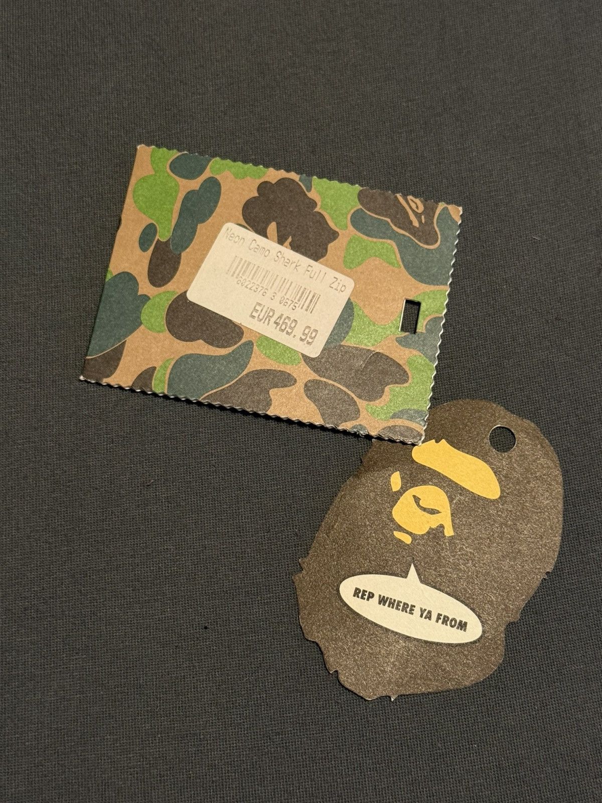 Bape Bape Neon Camo Shark Zip Size US L / EU 52-54 / 3 - 16 Thumbnail