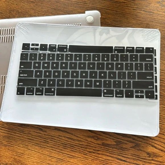 Other MacBook‎ Pro cover Size ONE SIZE - 2 Thumbnail