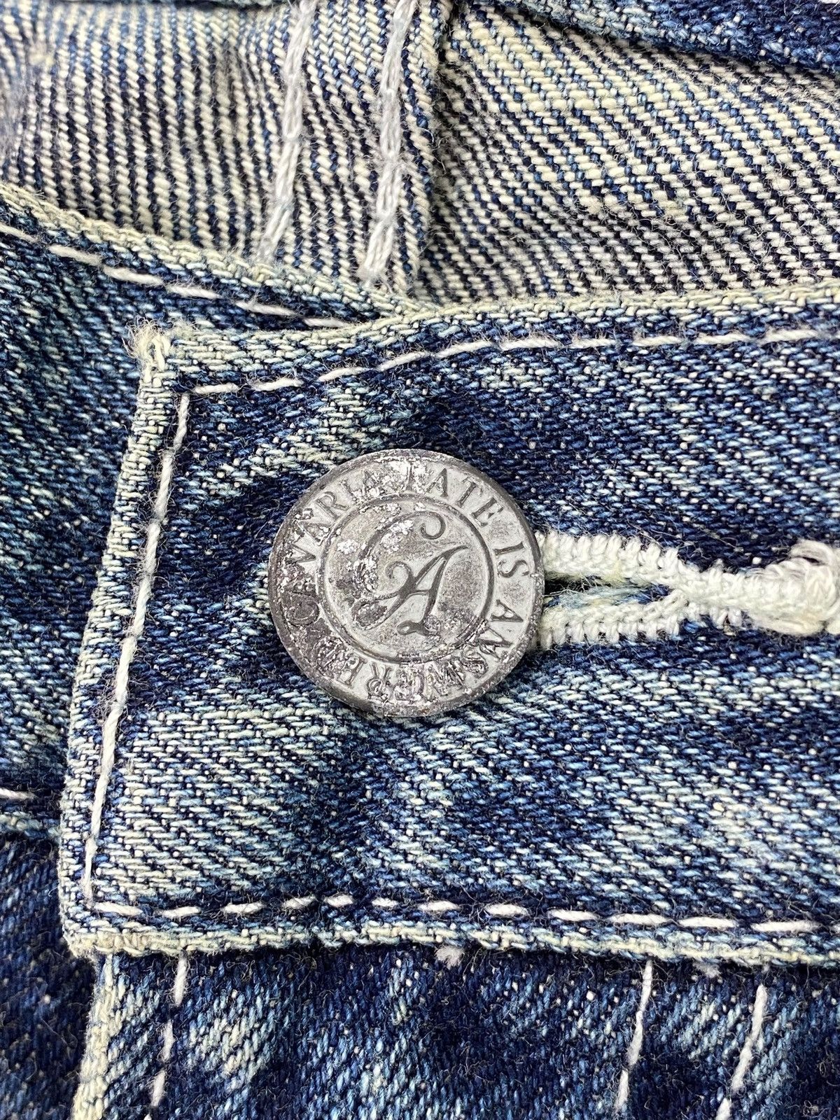 Japanese Brand Japanese Brand Faded Blue Wash Distress Flare Style Size US 30 / EU 46 - 14 Thumbnail