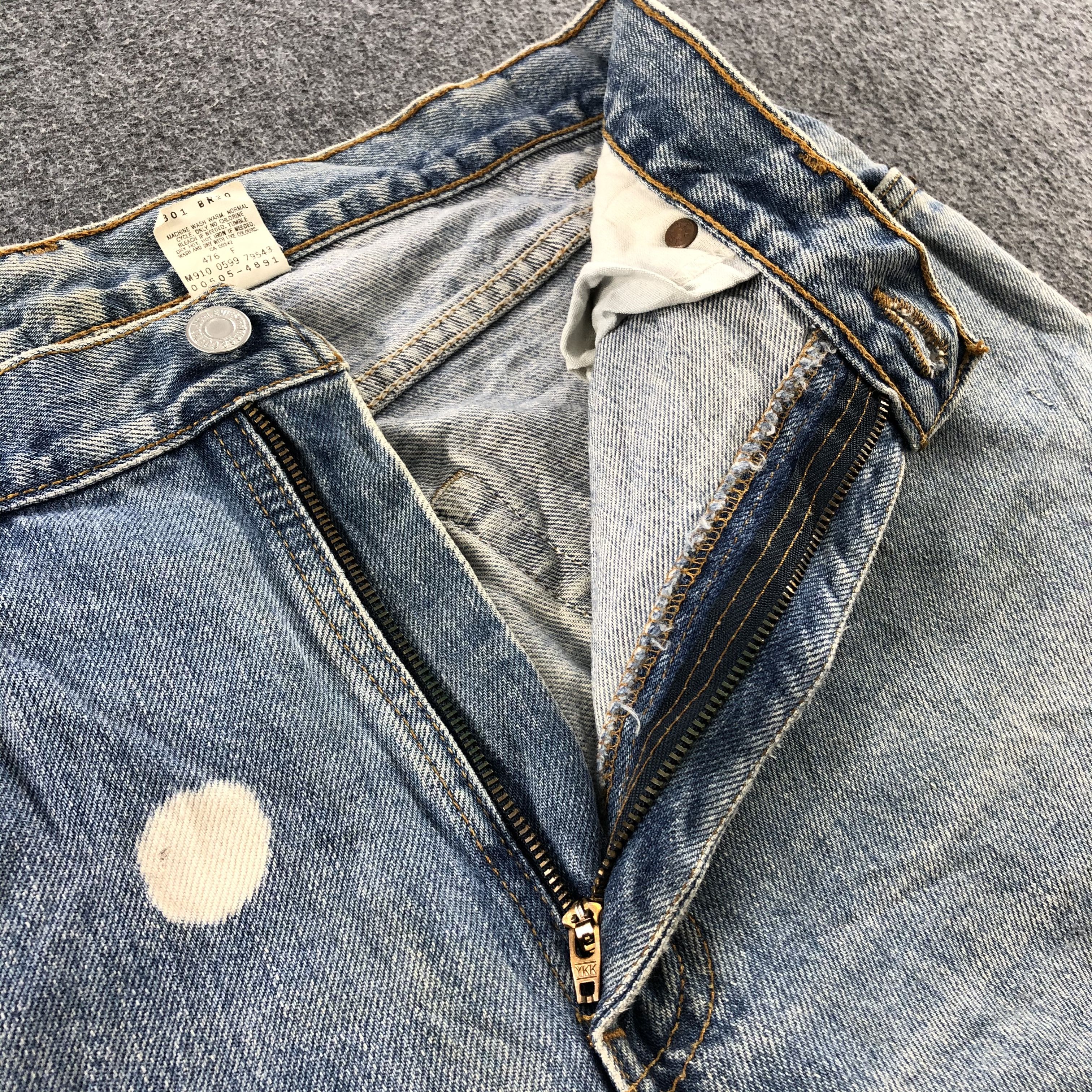 Levi's Vintage 90s Light Wash Levis 505 Jeans-J1191 Size US 33 - 7 Thumbnail