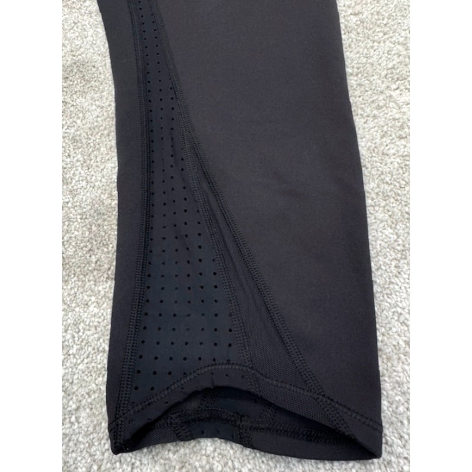 Lululemon Lululemon Cropped Leggings Size 10 Black Vented Full Length 6260 Leggings Womens Size 32" / US 10 / IT 46 - 3 Thumbnail