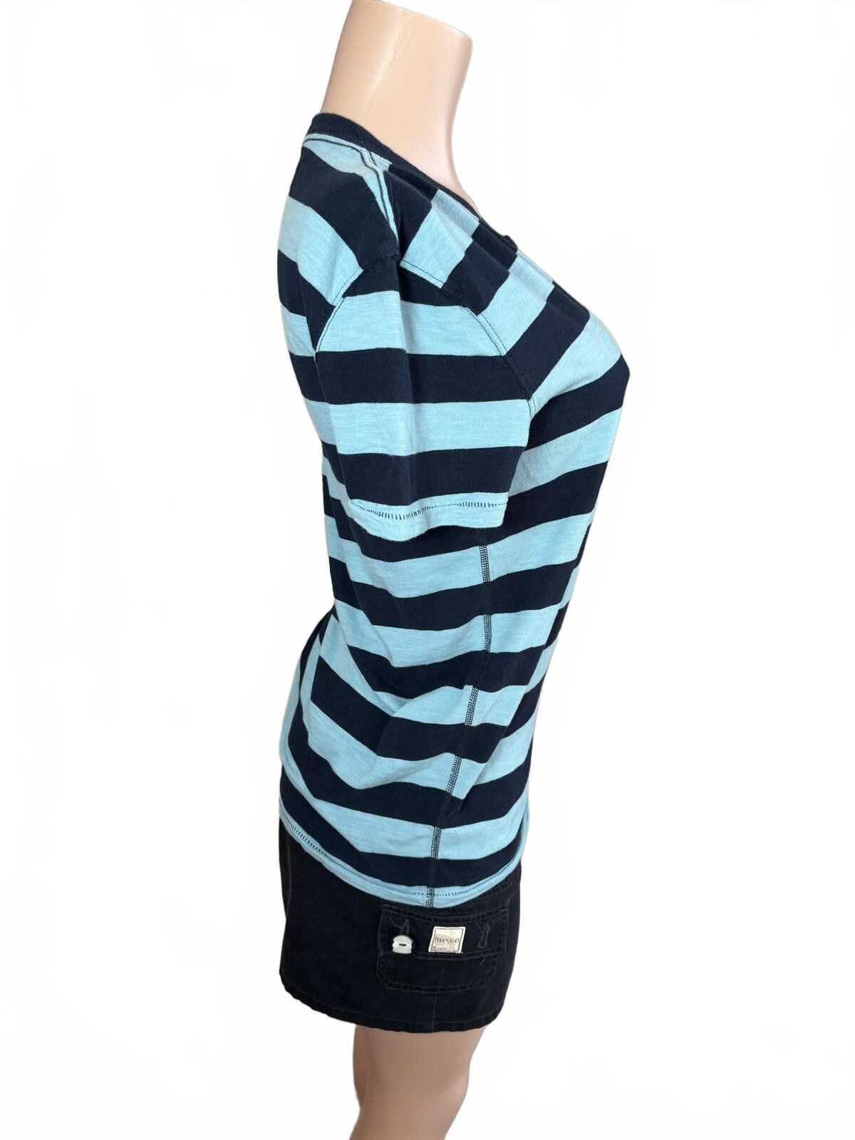 American Eagle Outfitters American Eagle Y2K Blue and Navy Striped V-Neck T-Shirt XS Size 32" / US 10 / IT 46 - 4 Thumbnail