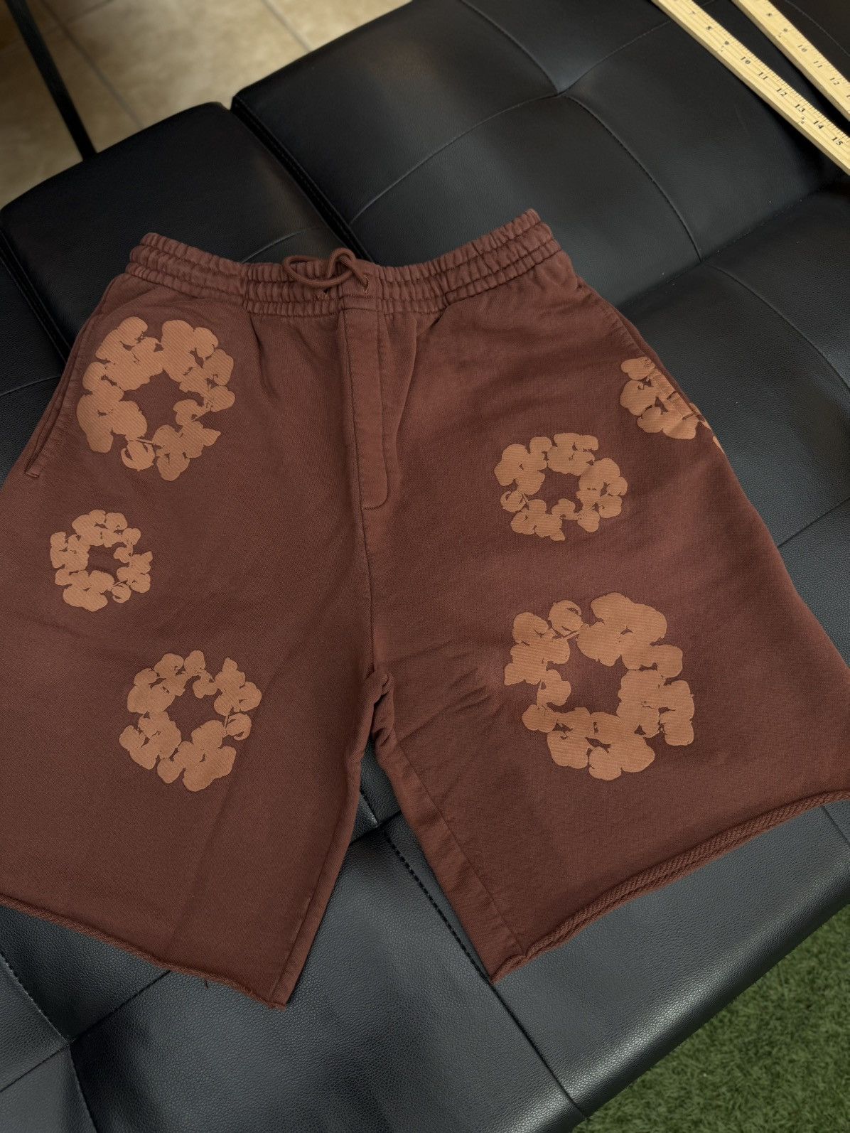 DENIM TEARS Denim Tears 2025 Cotton Wreath Brown Shorts M (NEW) Size US 30 / EU 46 - 3 Thumbnail