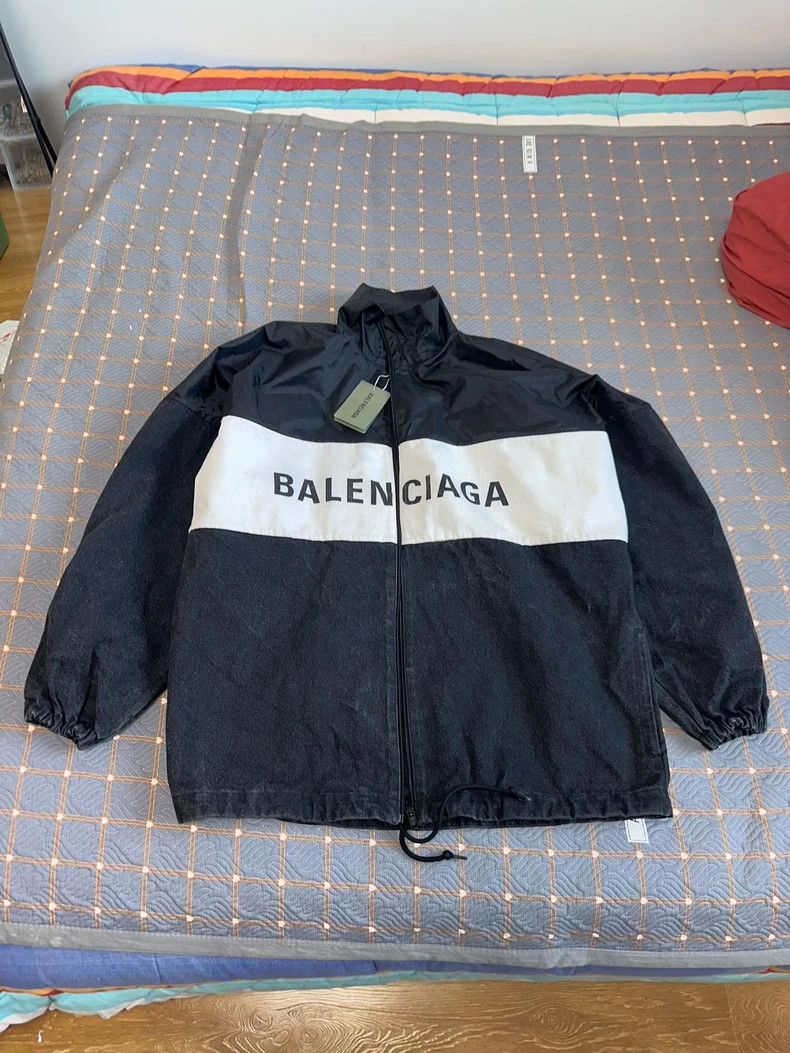 Balenciaga size 34 Do old denim jacket stitching coat big