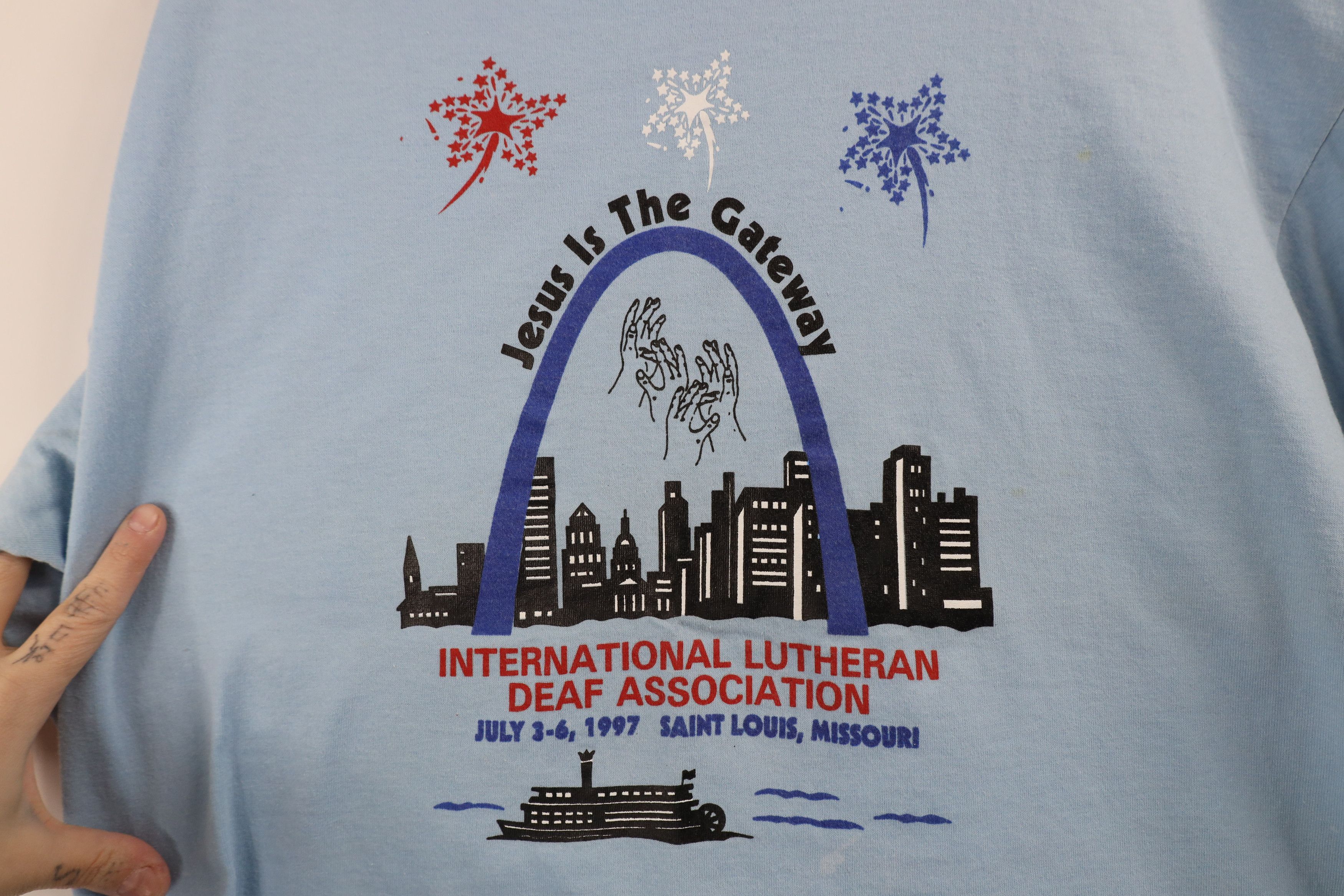 Vintage Vintage 90s Jesus Is the Gateway Lutheran T-Shirt Blue Size US L / EU 52-54 / 3 - 4 Thumbnail