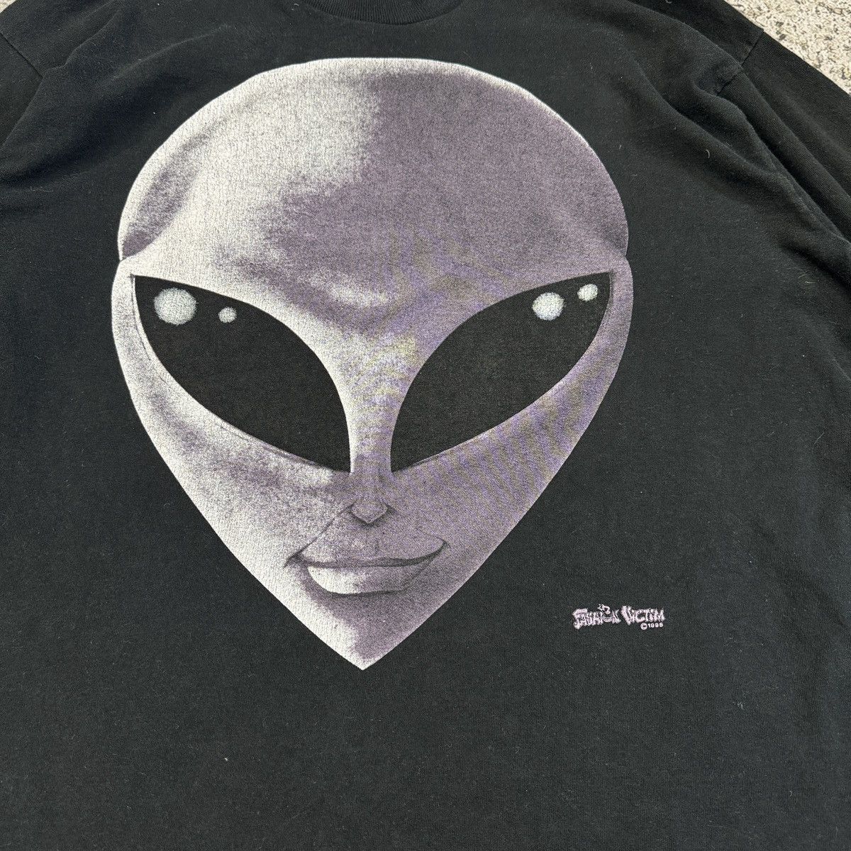 Vintage Vintage 90s Fashion Victim Alien Face Single Stitch Tee Size US XL / EU 56 / 4 - 5 Thumbnail