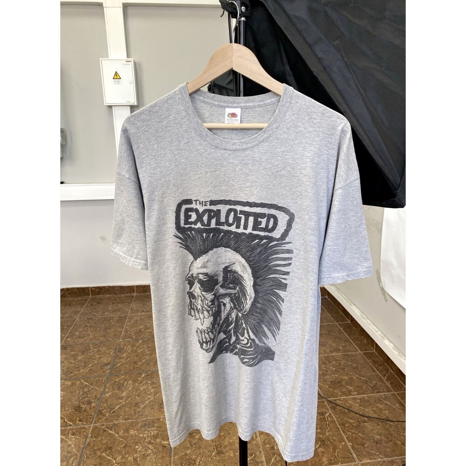 Fruit Of The Loom Vintage The Exploited Punks Not Dead Graphic T Shirt Y2K XXL Gray Ladies Mens? Size US XXL / EU 58 / 5 - 2 Thumbnail