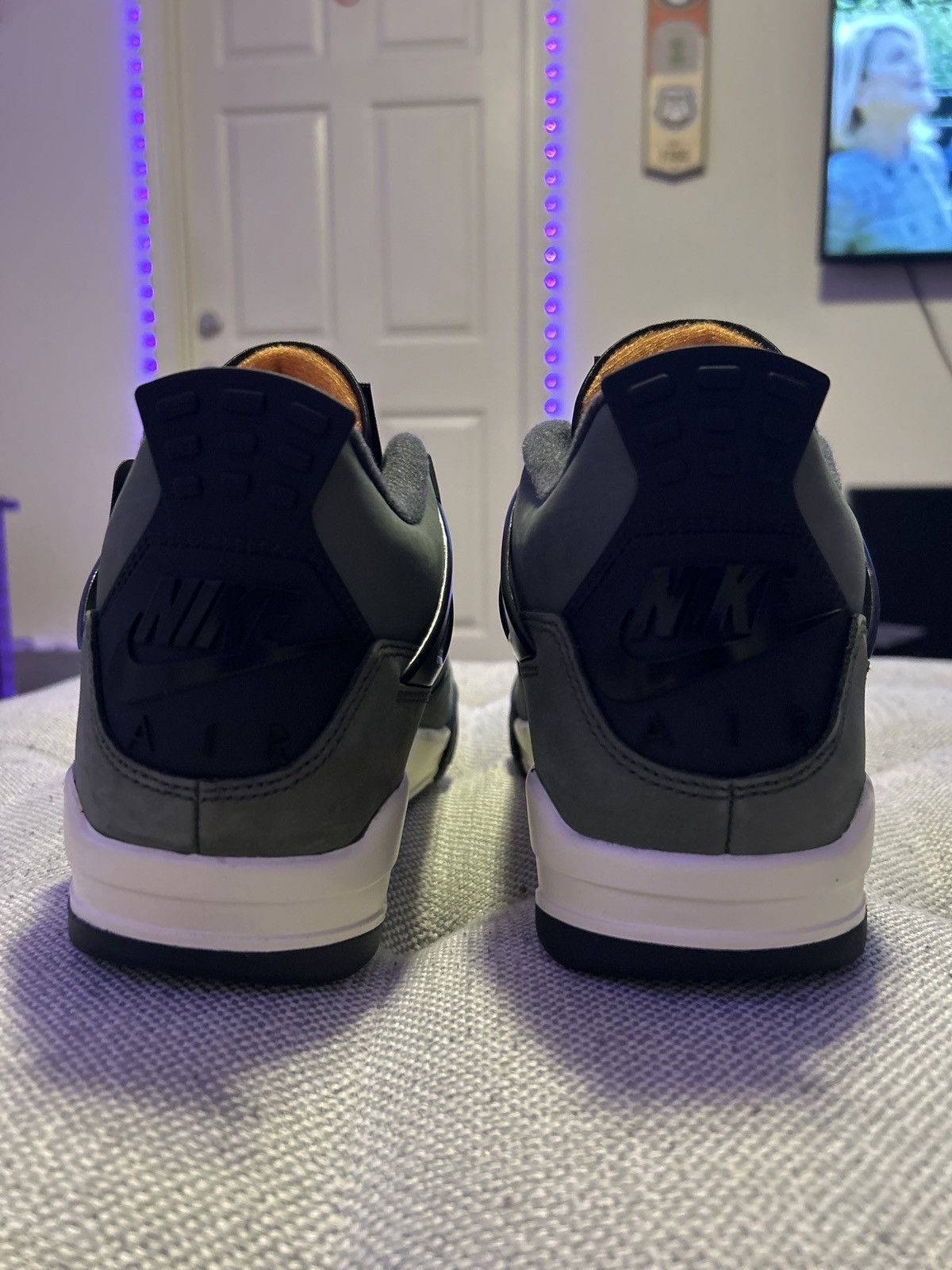 Jordan Brand × Undefeated Jordan 4 Undefeated Size US 9.5 / EU 42-43 - 4 Thumbnail
