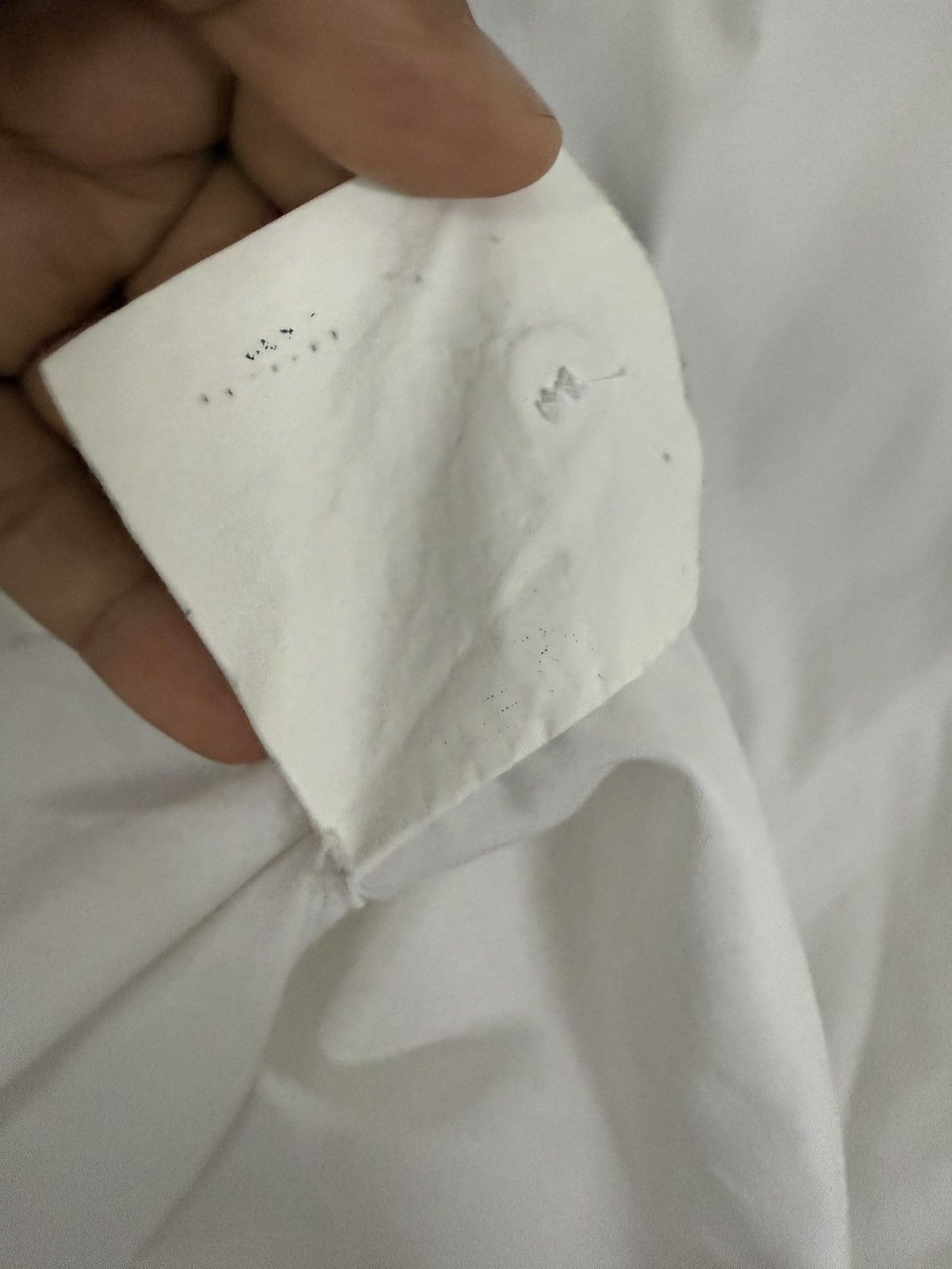 Comme des Garcons Homme Plus COMME DES GARCONS PLAY WHITE BUTTON UP RED SMALL LOVE EMOJI Size L / US 10 / IT 46 - 6 Thumbnail
