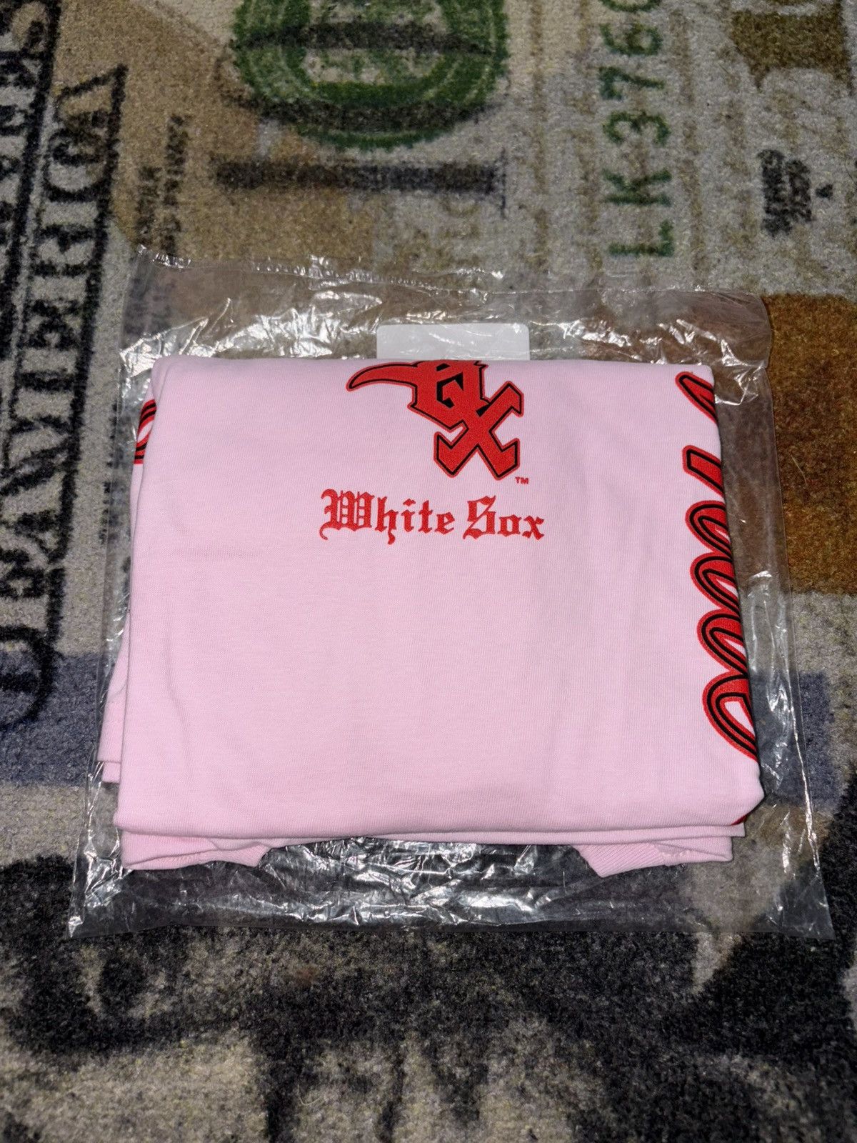 MLB × Supreme Supreme MLB Teams Sox Tee Light Pink Size US M / EU 48-50 / 2 - 1 Thumbnail