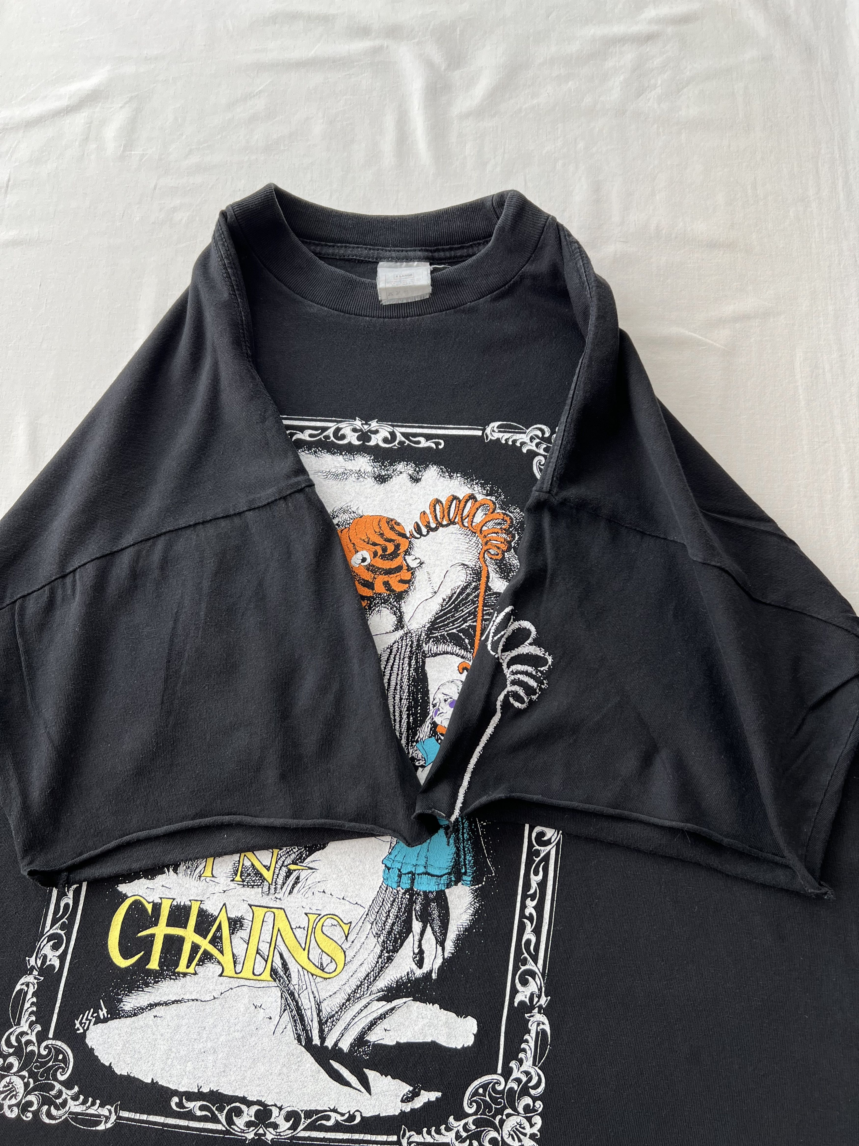 Band Tees Vintage 1992 Alice in Chains Wonderland Black T-shirt Size US XL / EU 56 / 4 - 9 Thumbnail