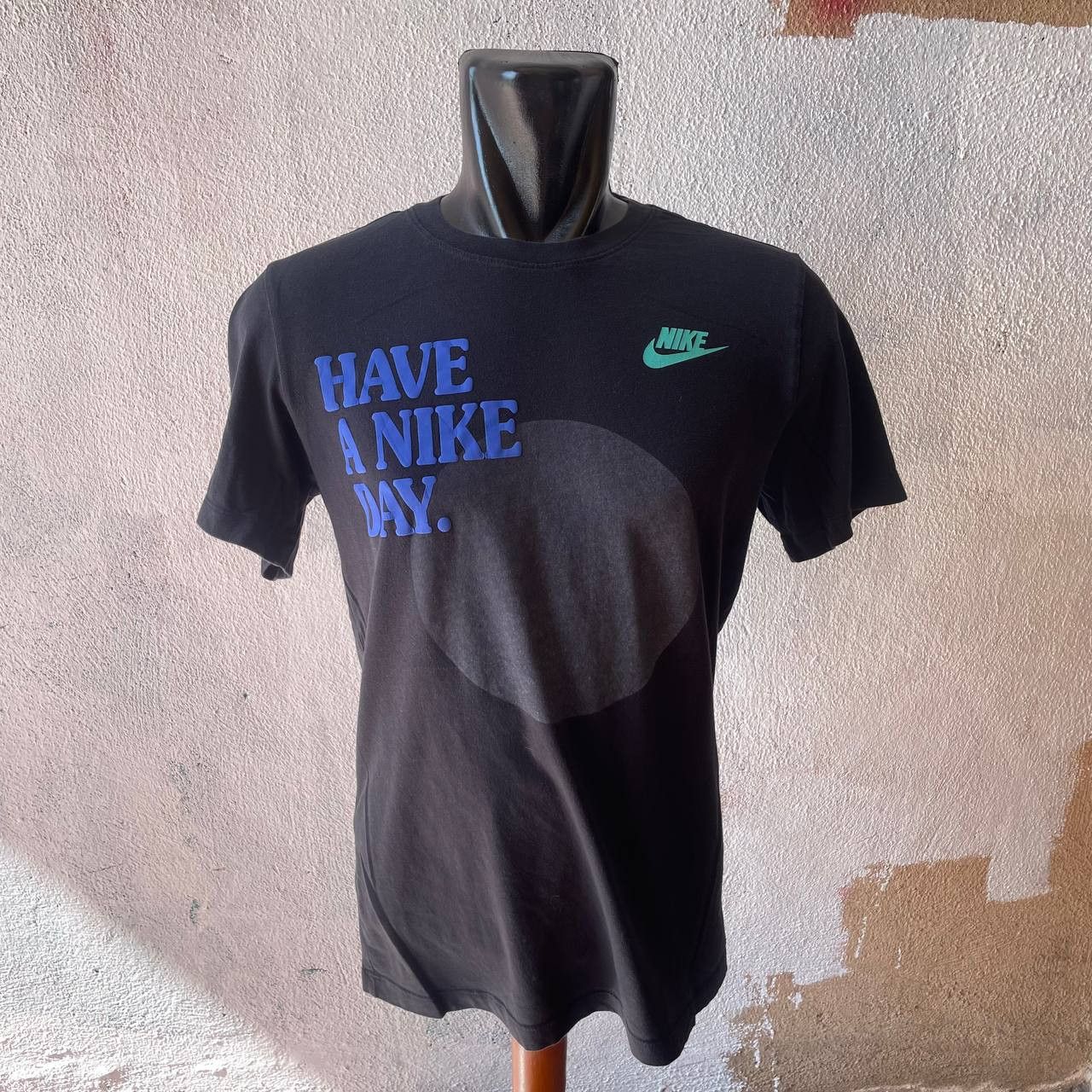 Nike ⭐️SALE⭐️ [S] NIKE SPORTWEAR TSHIRT GRAPHIC RUN SPORT Size US S / EU 44-46 / 1 - 1 Thumbnail