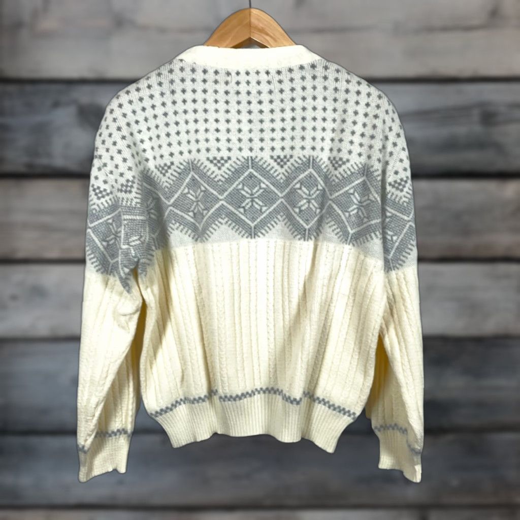 Vintage VINTAGE Rob Winter Sweater Shirt XL Ivory Geometric Knit Crew Neck Men Snowflake Pattern 90s Ski Acrylic Size US XL / EU 56 / 4 - 1 Thumbnail