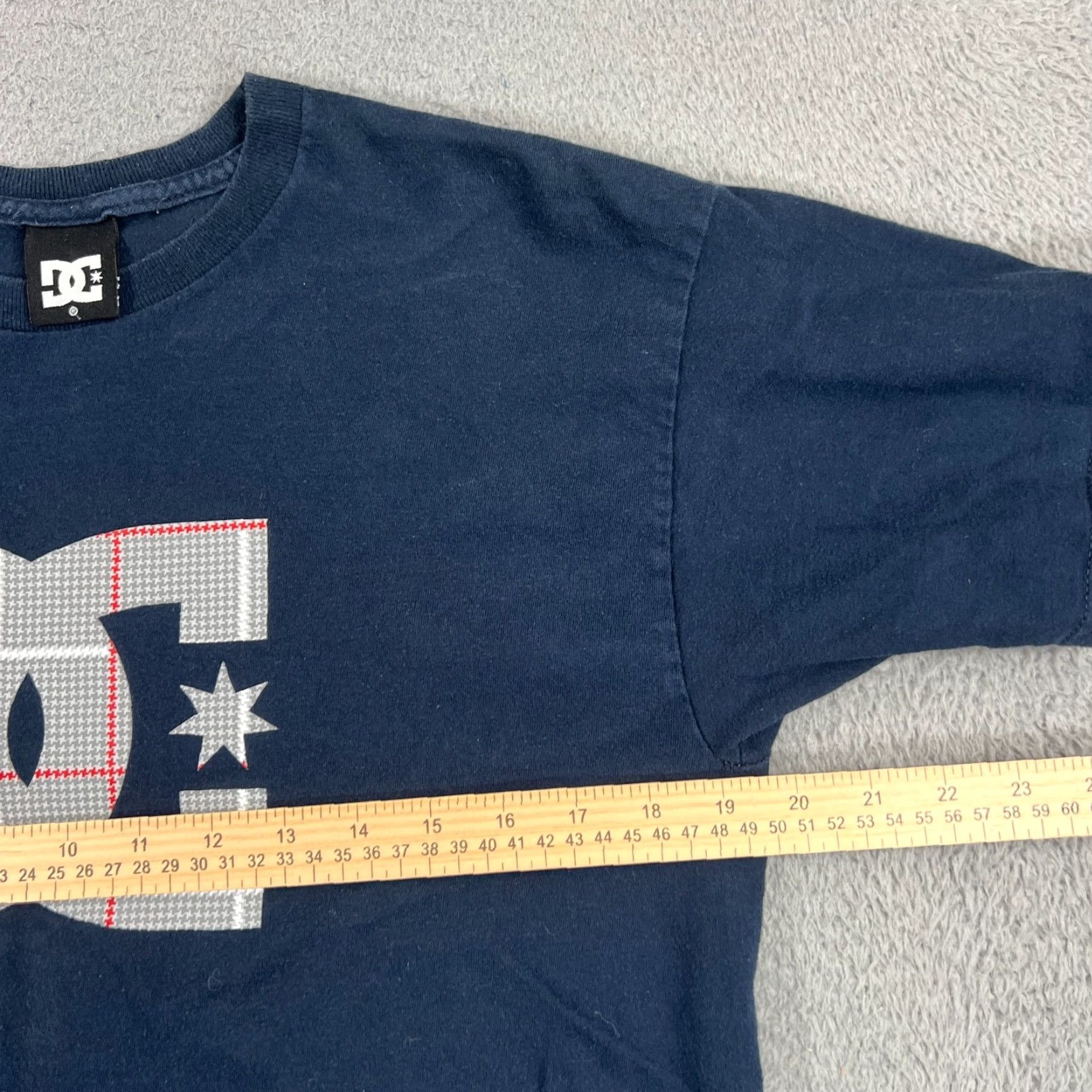 Vintage Vintage DC Shoes T Shirt Men M Blue Graphic Logo Skate Tee Size US M / EU 48-50 / 2 - 6 Thumbnail
