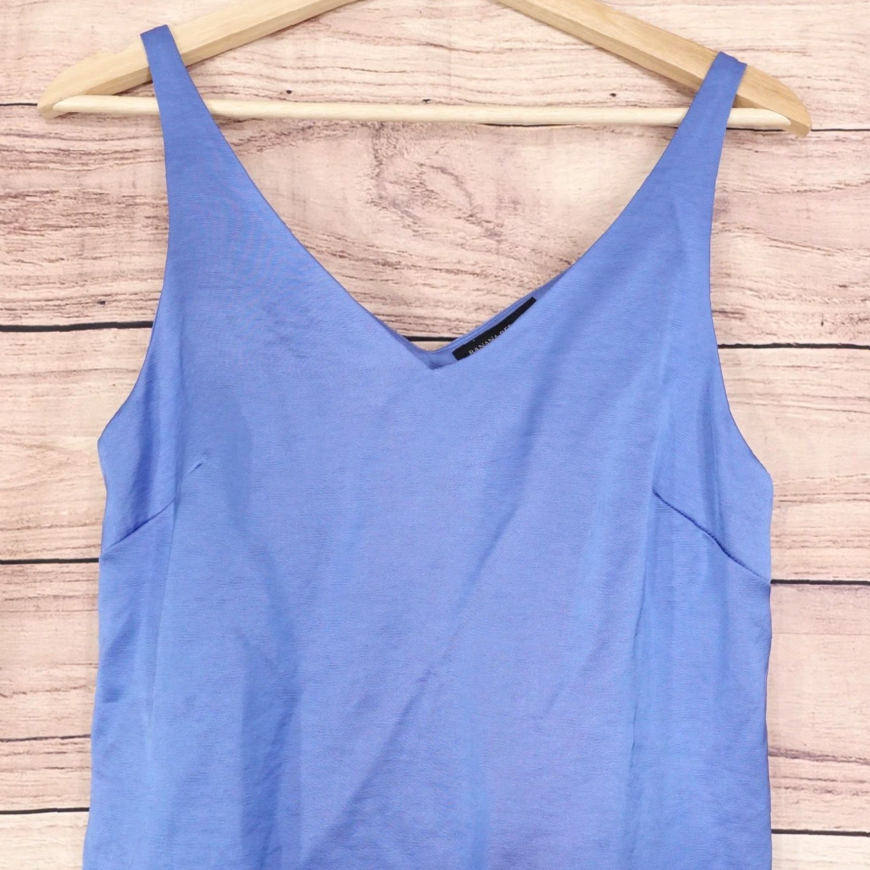Banana Republic Banana Republic Tank Top Womens XS Blue Sleeveless V Neck Camisole Camisole Tank Top Women XS Blue V-Neck Lightweight Sleeveless Camisole Bag? Size XS / US 0-2 / IT 36-38 - 2 Thumbnail