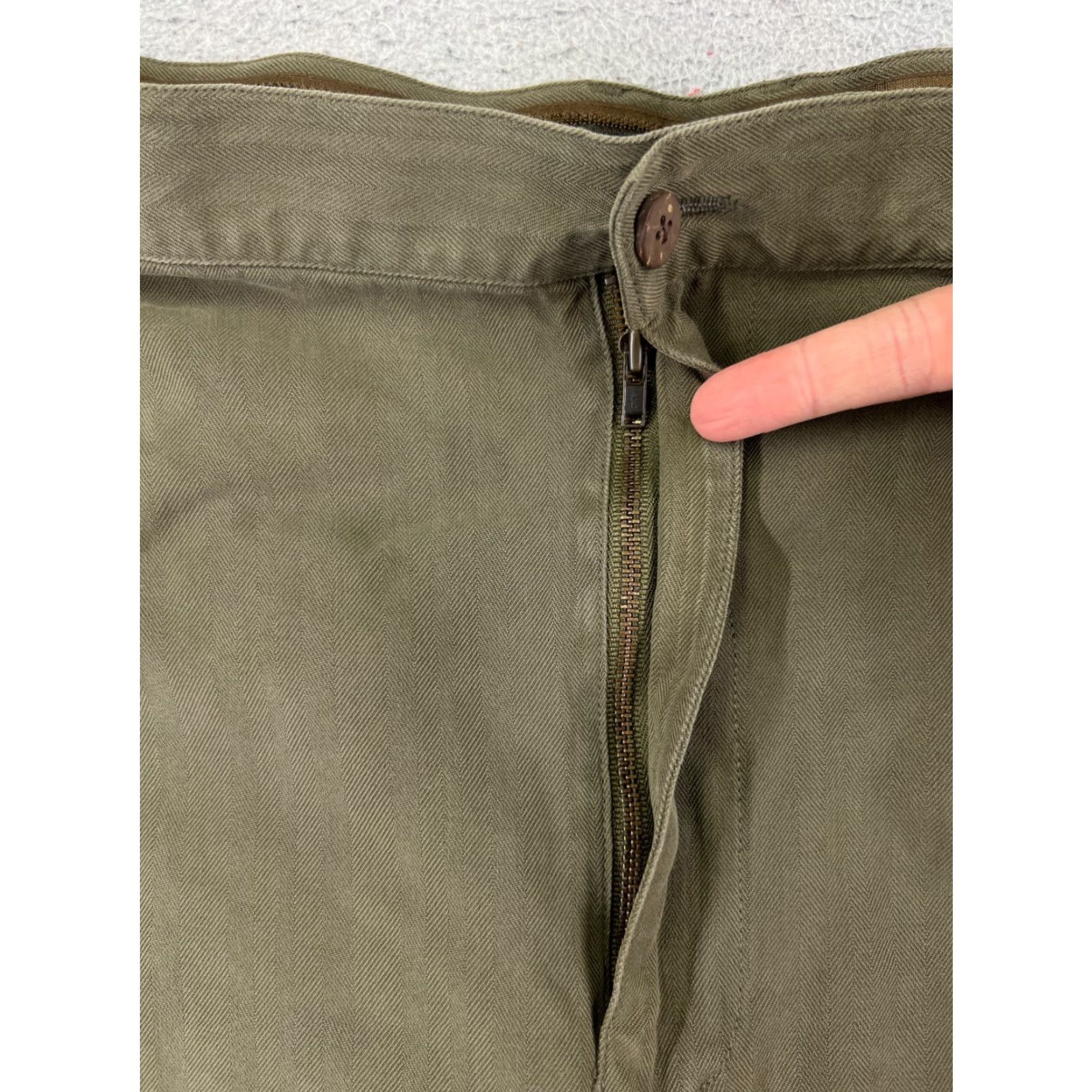 Tommy Bahama Tommy Bahama Shorts Mens Bermuda 38 Green Silk Herringbone Pleated Beach Vacation Size US 38 / EU 54 - 6 Thumbnail