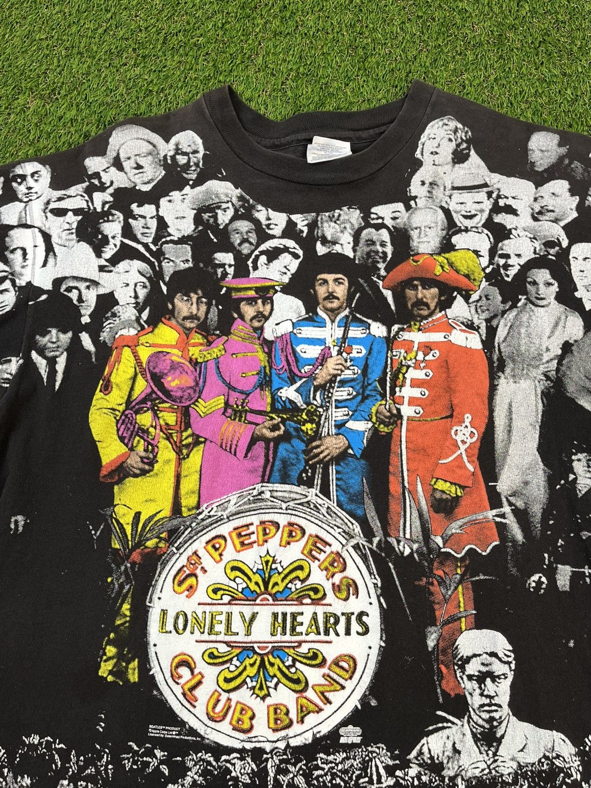 Hanes Vintage The Beatles Peppers Lonely Hearts Club Band T-shirt Size US XL / EU 56 / 4 - 1 Thumbnail