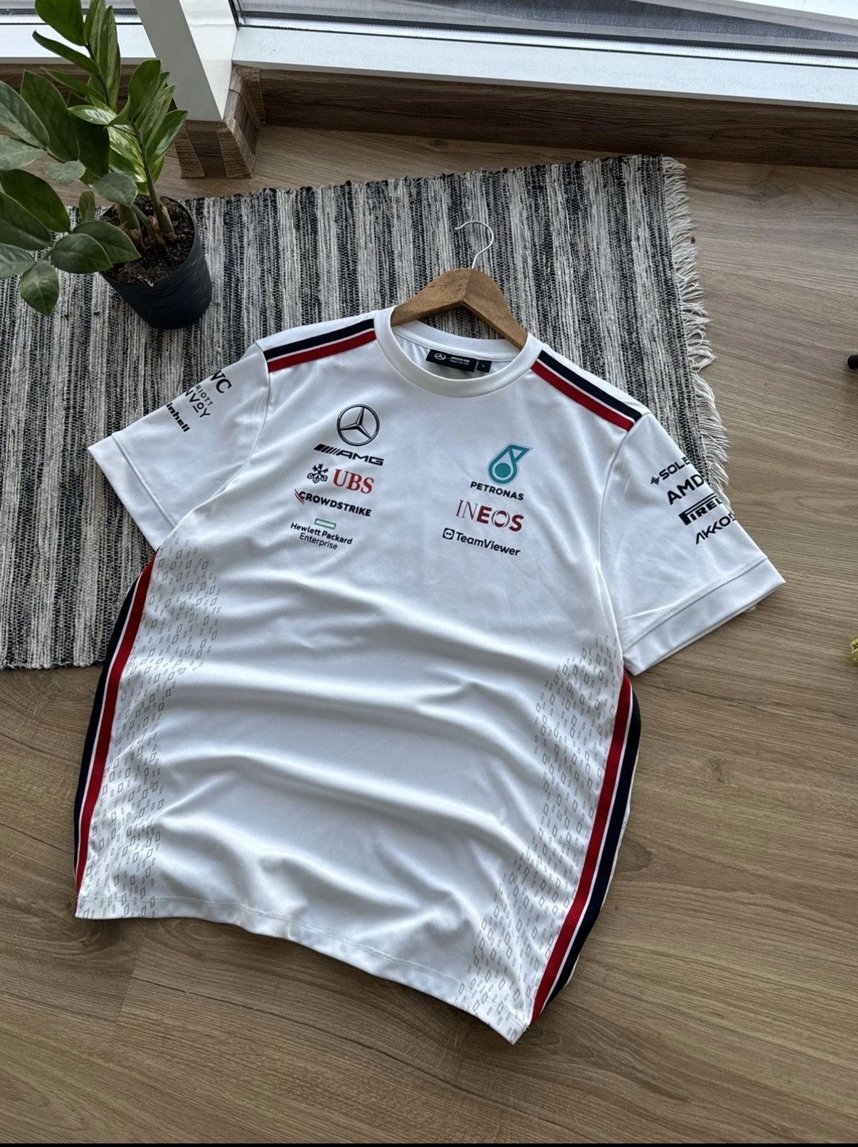 Mercedes-Benz Mercedes AMG Formula One Team Petronas Racing T Shirt Jersey Size US L / EU 52-54 / 3 - 2 Thumbnail
