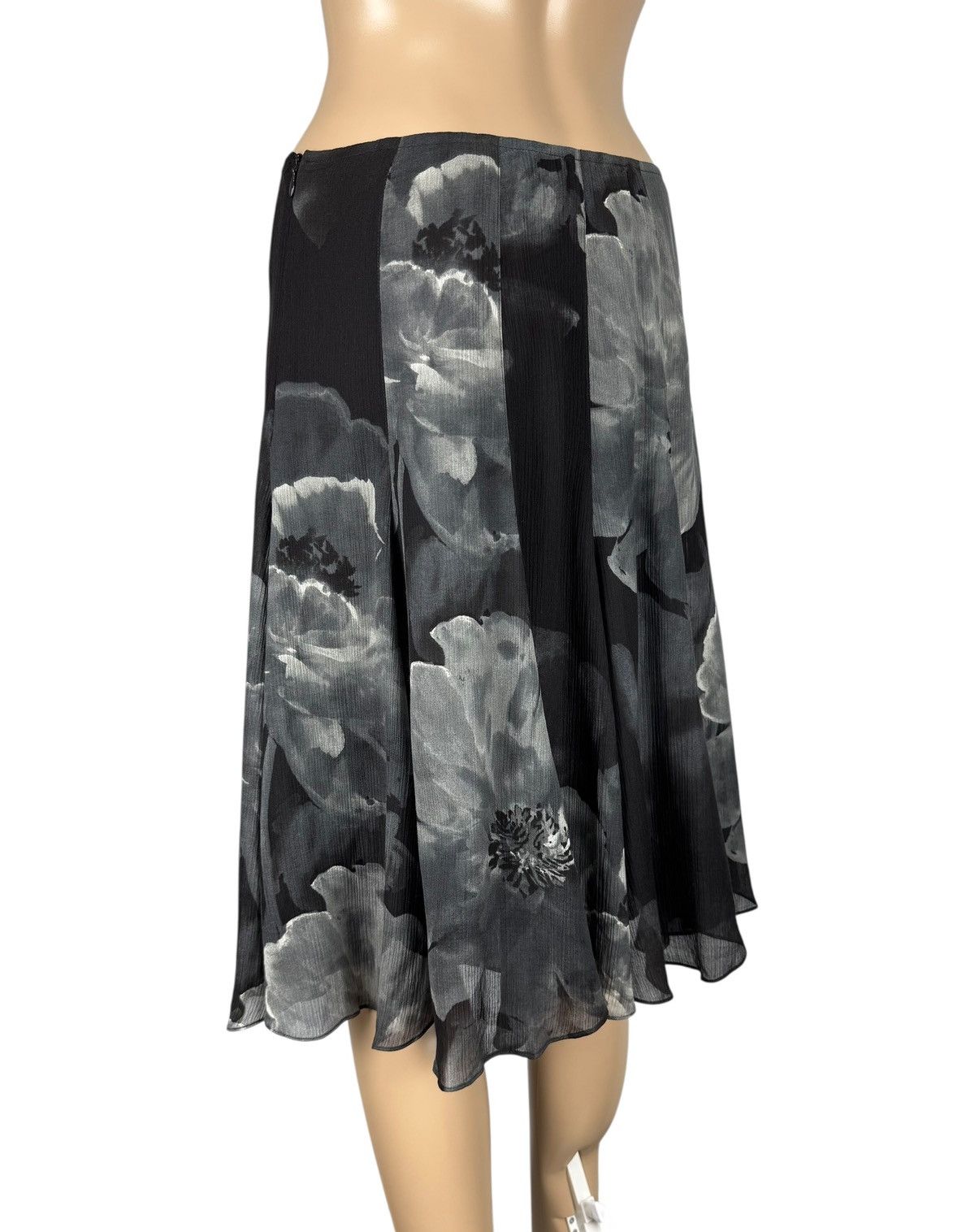 Emanuel Ungaro Emanuel Ungaro Pleated Skirt Silk-Cotton Flower Print Size 30" / US 8 / IT 44 - 7 Thumbnail