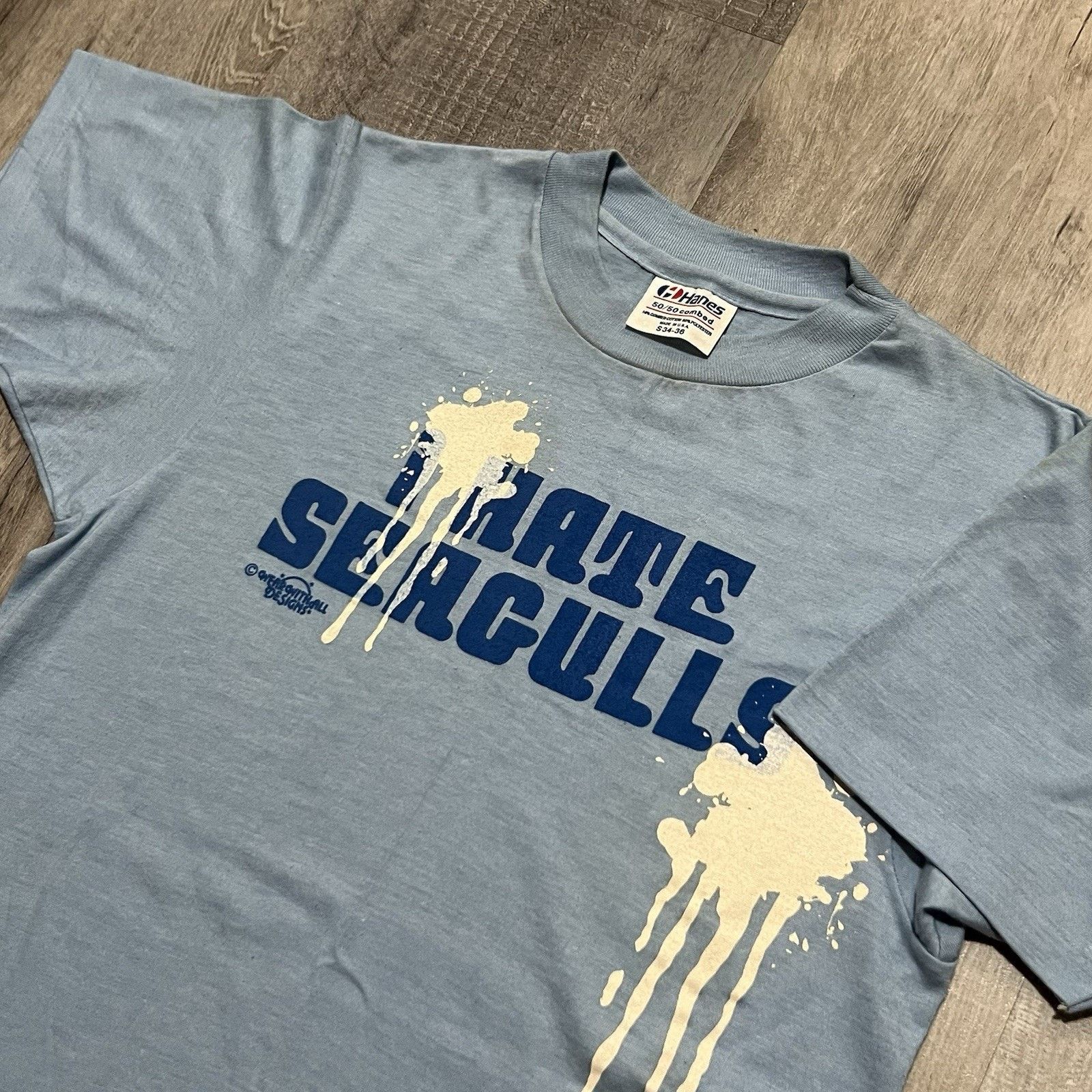Hanes VTG 1980s "I Hate Seagulls" Blue Bird Poop Beach T Shirt Size US S / EU 44-46 / 1 - 3 Thumbnail