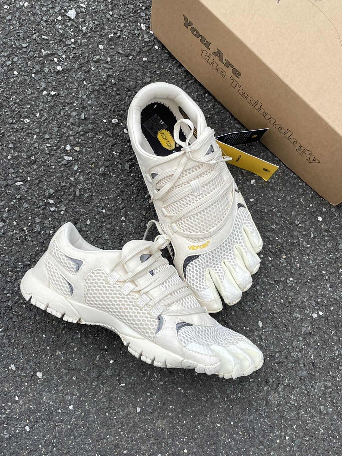 Vibram Vibram FiveFingers Roadaround Ivory Sneakers Size US 7.5 / IT 37.5 - 10 Thumbnail