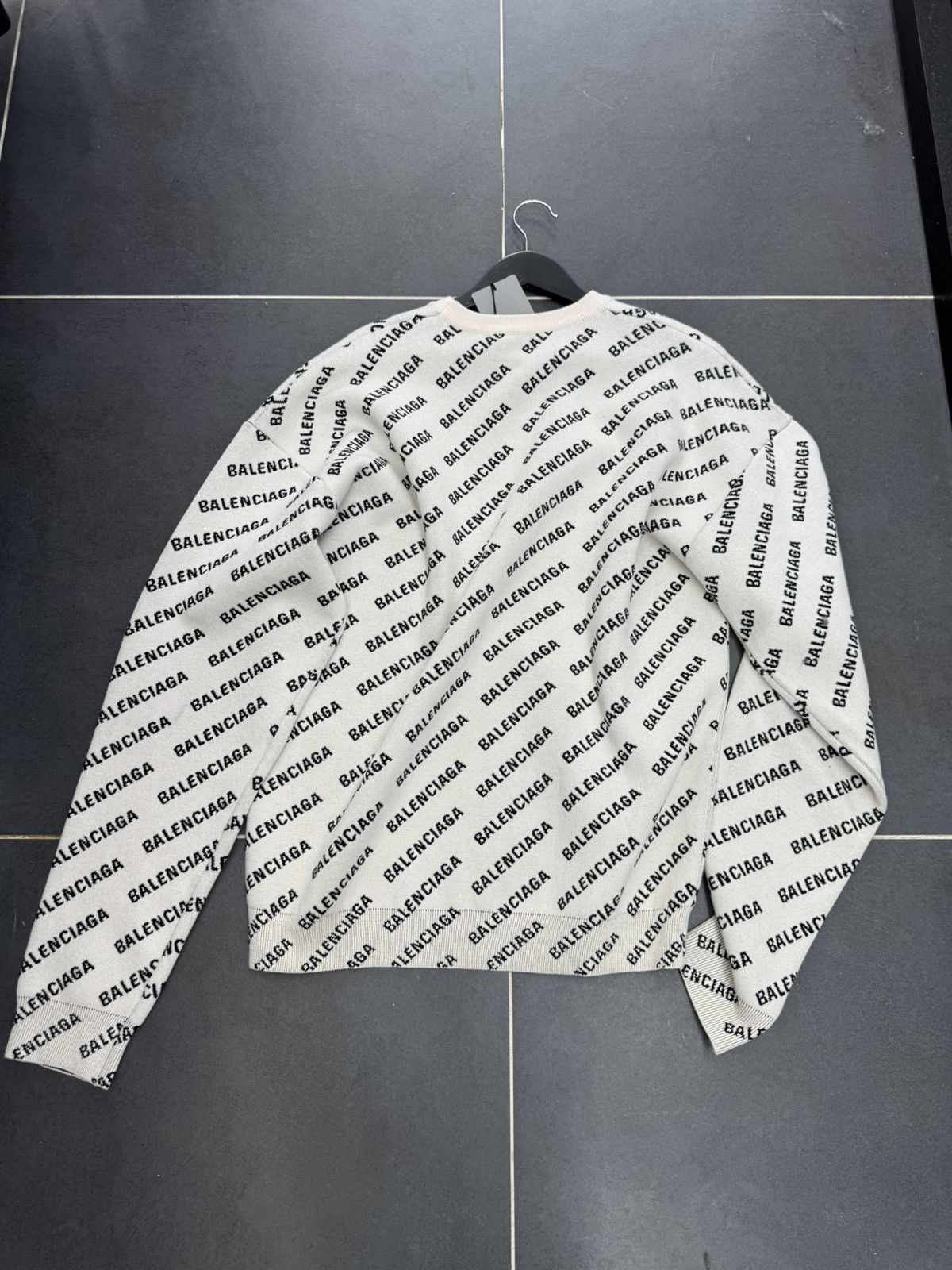 Balenciaga Belenciaga all over pull over crewneck Size US S / EU 44-46 / 1 - 2 Thumbnail