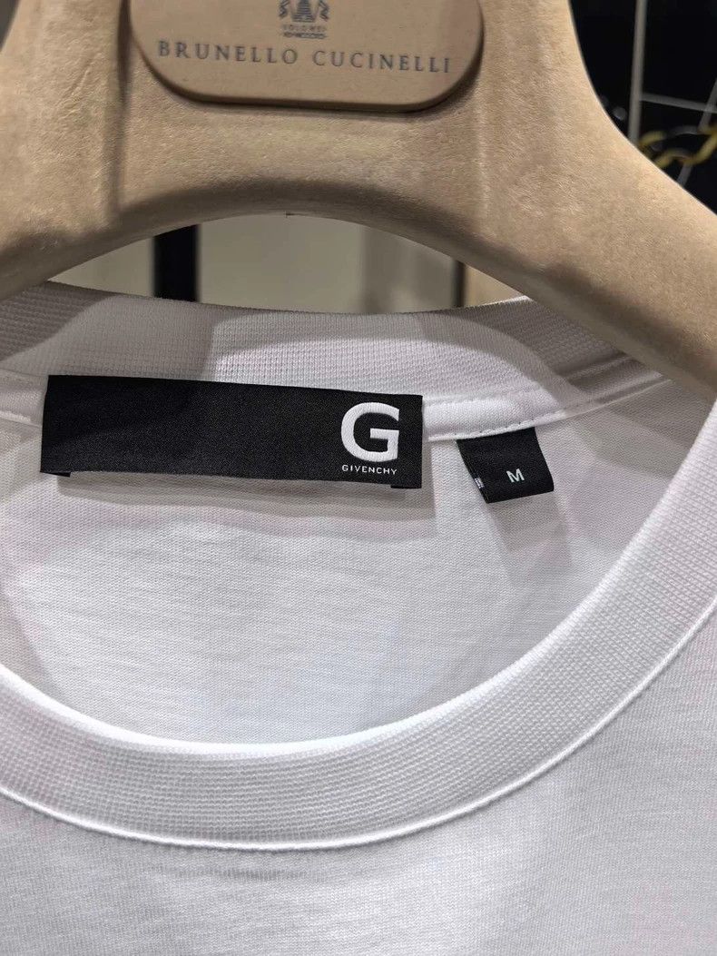 Givenchy Givenchy Patch pocket printed embroidery round neck T-shir Size US M / EU 48-50 / 2 - 4 Thumbnail