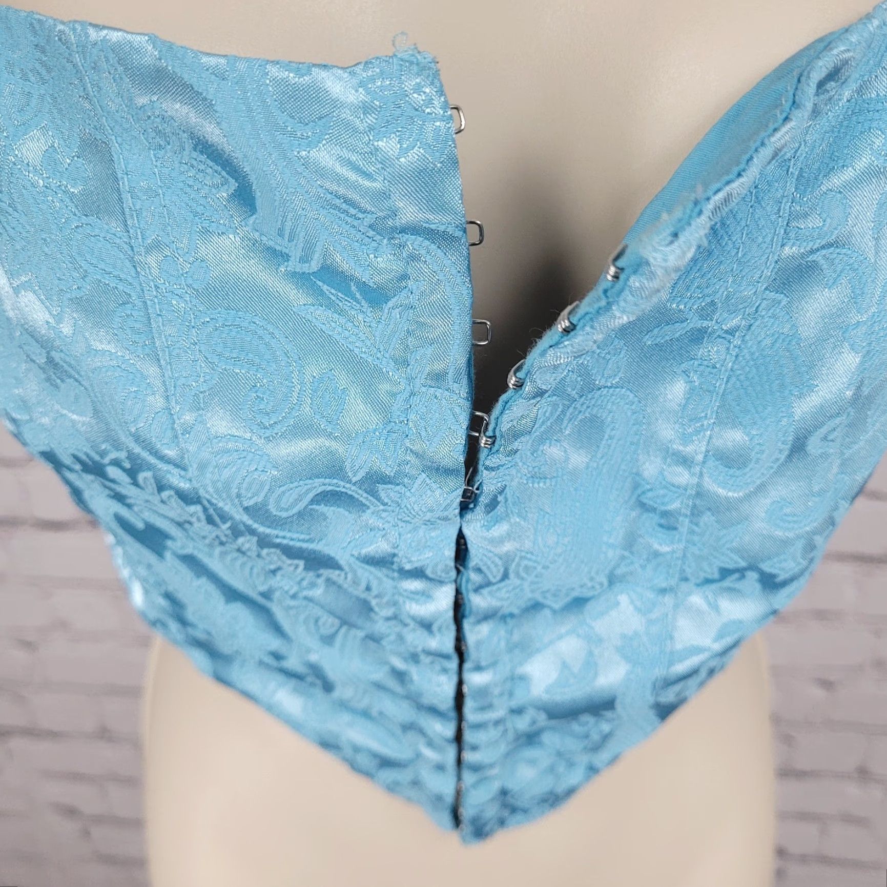 PRINCESS POLLY Princess Polly Blue Satin Paisley Front Closure Lined Bustier Crop Top Size 4 Size S / US 4 / IT 40 - 7 Thumbnail