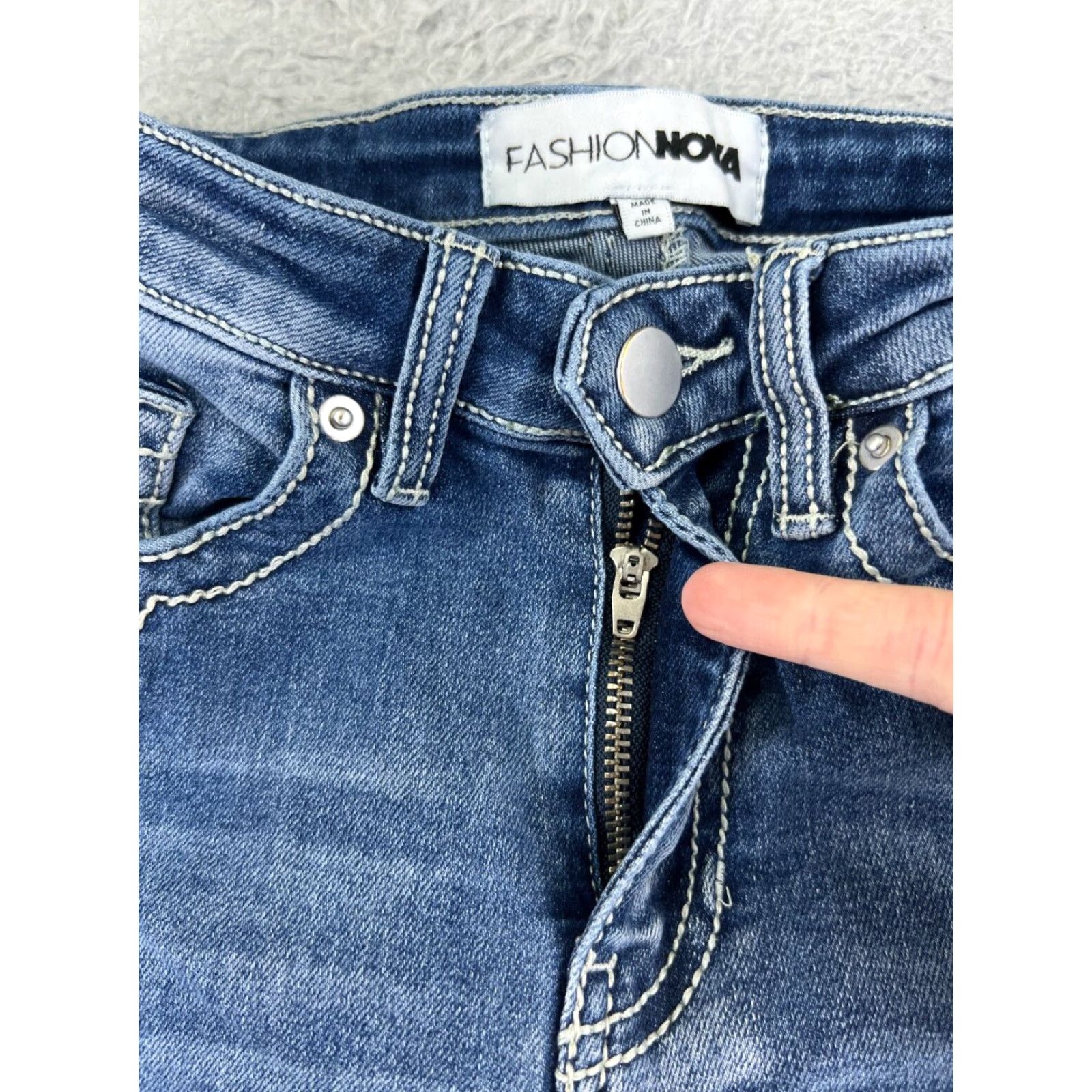 Fashion Nova Fashion Nova Jeans Womens 22x31 Blue Denim Flared Medium Wash Cotton Size 25" / US 0 / IT 36 - 5 Thumbnail