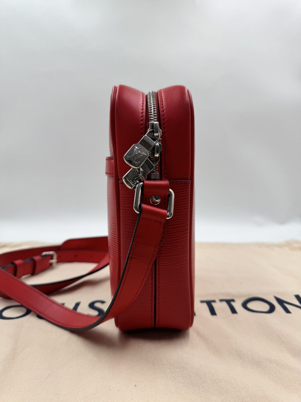 Louis Vuitton × Supreme Louis Vuitton X Supreme Epi Danube Pm Red Sling Bag Size 30 - 3 Thumbnail
