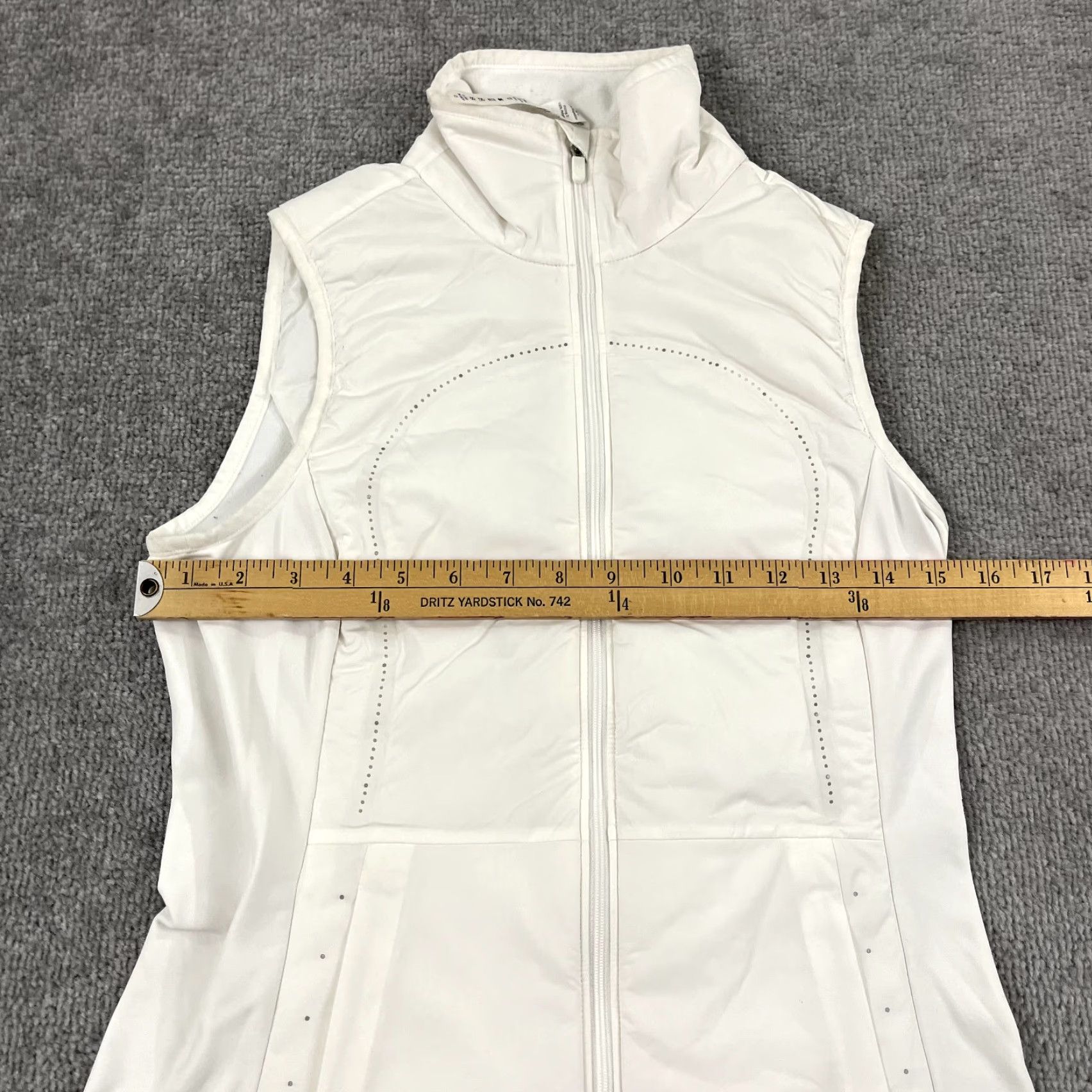 Lululemon LULULEMON Vest Womens Size 4 White Running Pockets Insulated Sleeveless Zip Jacket Mid-Length Jacket Vest Womens Size S / US 4 / IT 40 - 6 Thumbnail